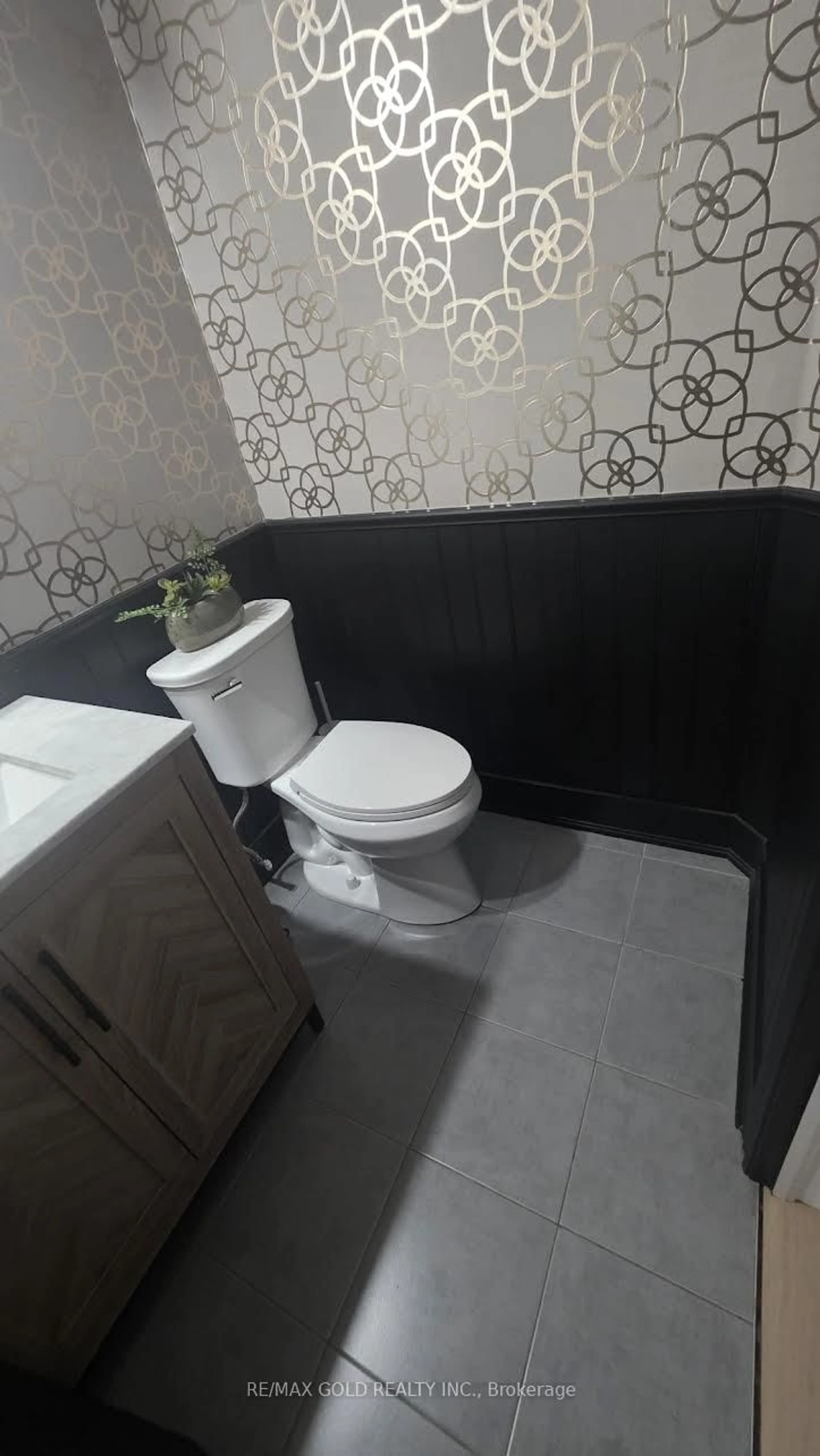 Standard bathroom, unknown for 318 Wallace St, Shelburne Ontario L0N 1S2