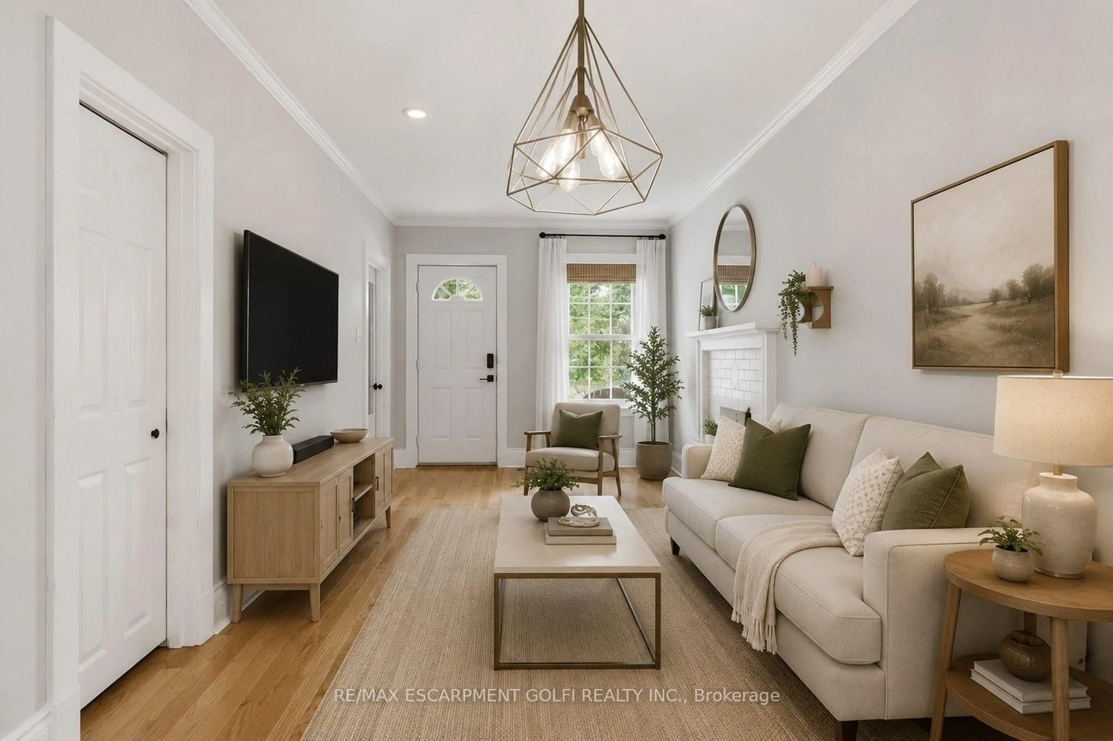 Living room with furniture, unknown for 34 East 24th St, Hamilton Ontario L8V 2X7
