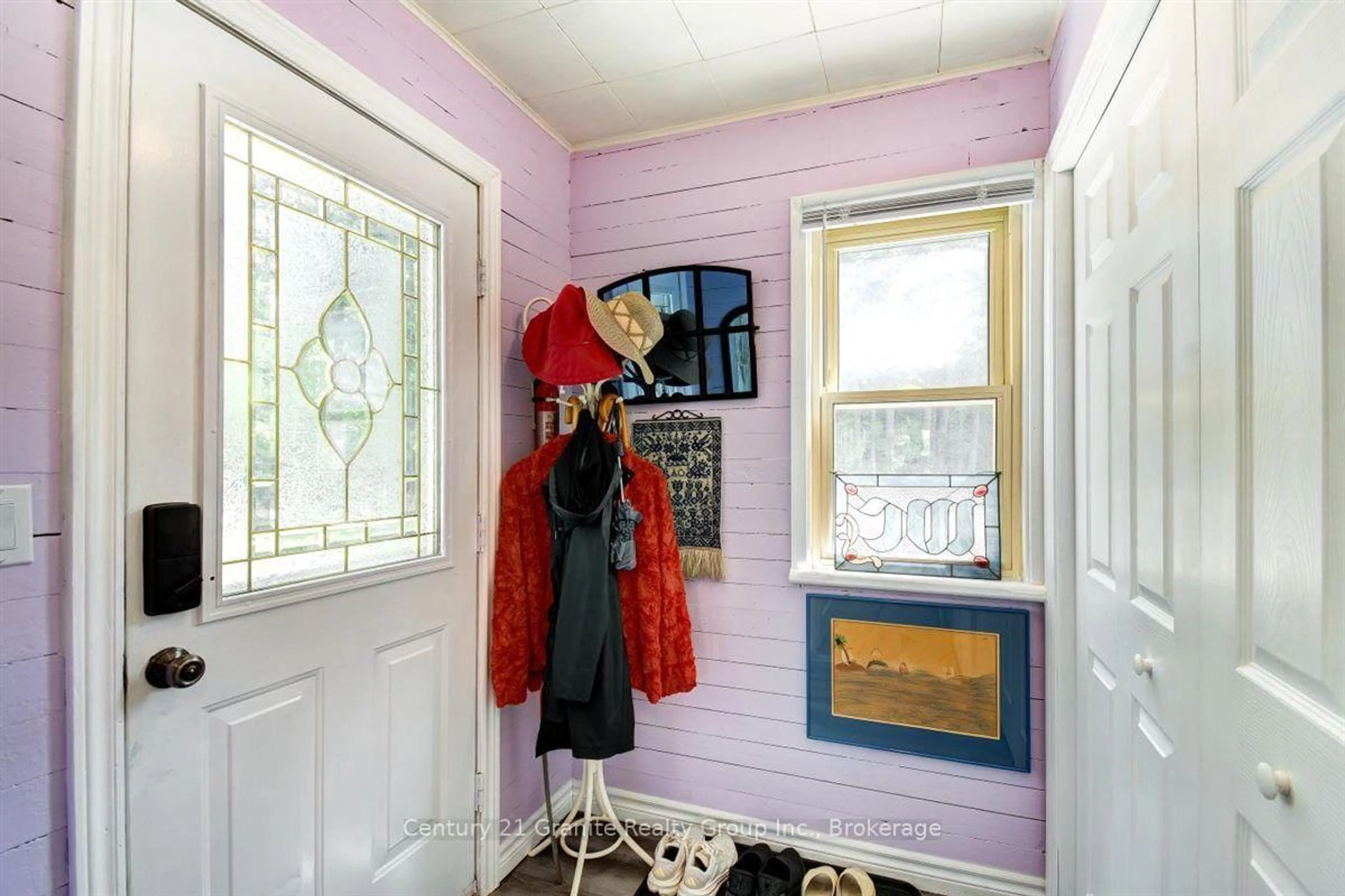 Indoor entryway for 27339 28 Highway, Bancroft Ontario K0L 1C0
