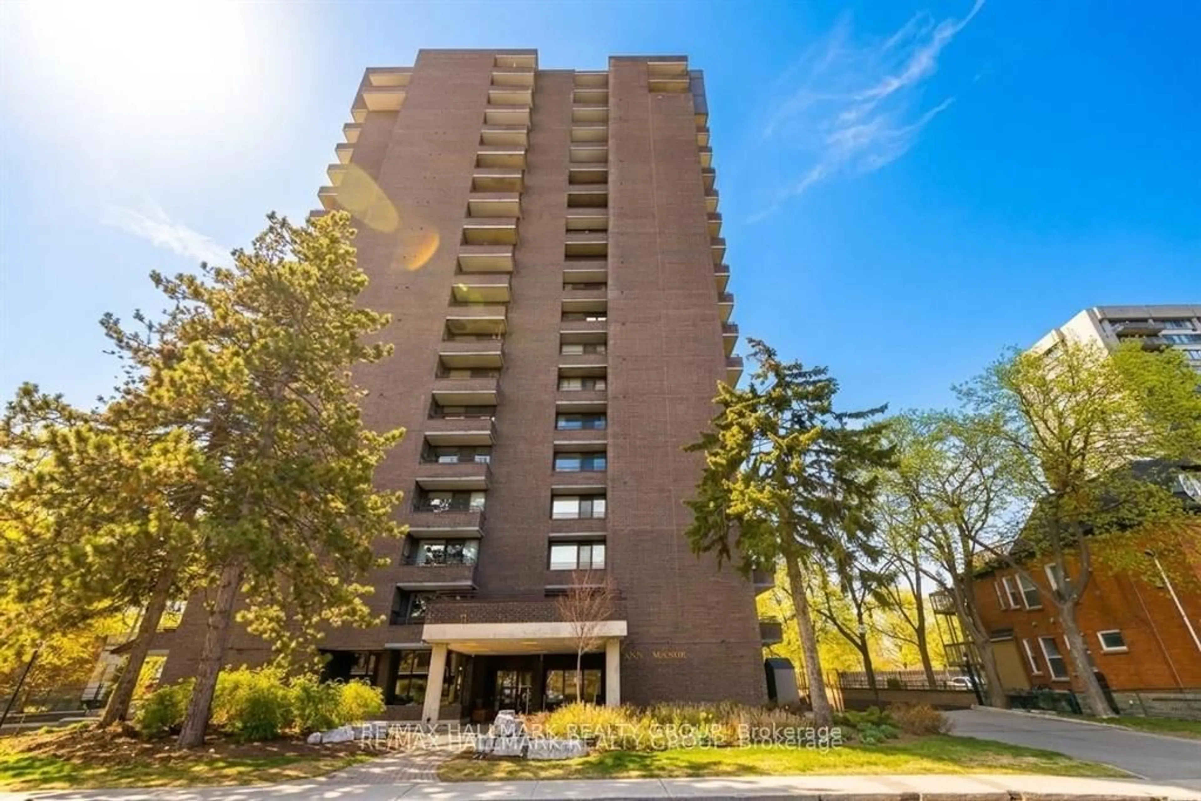 Unknown for 71 Somerset St #2003, Ottawa Ontario K2P 2G2