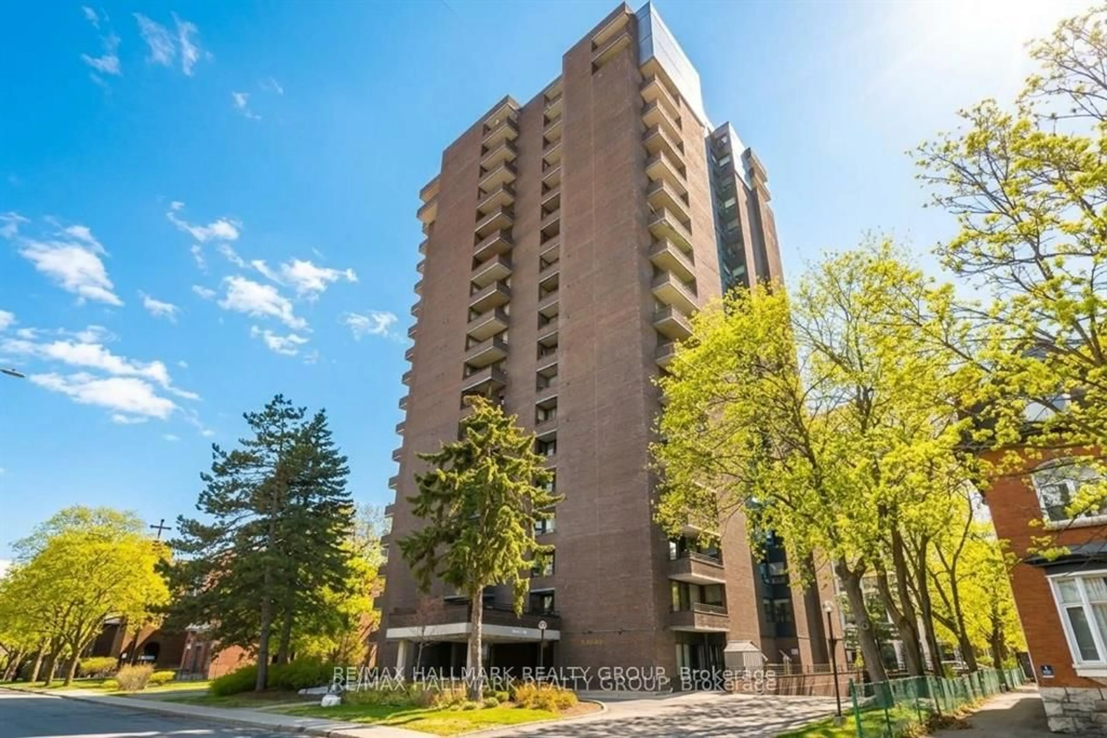 Unknown for 71 Somerset St #2003, Ottawa Ontario K2P 2G2