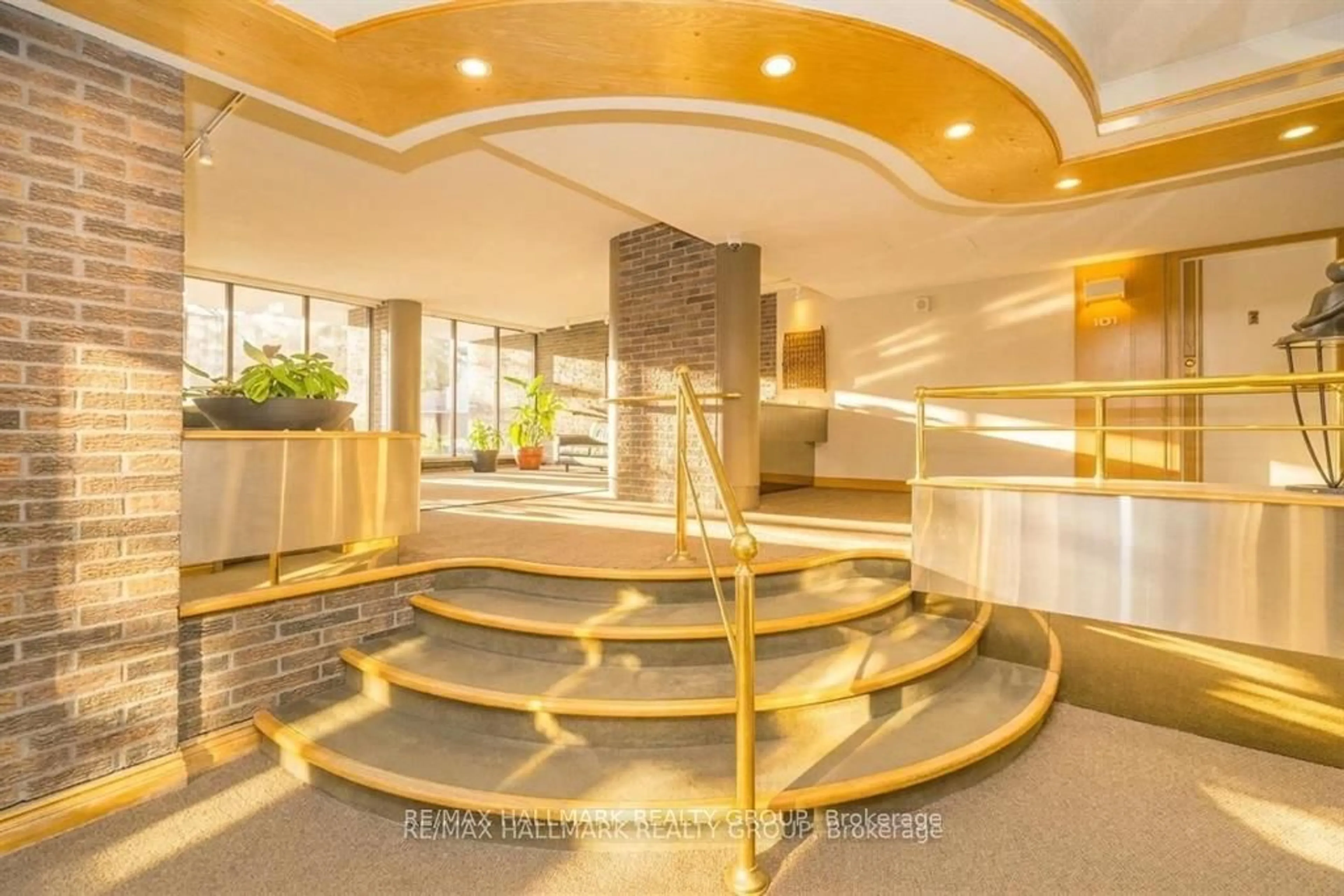 Lobby for 71 Somerset St #2003, Ottawa Ontario K2P 2G2