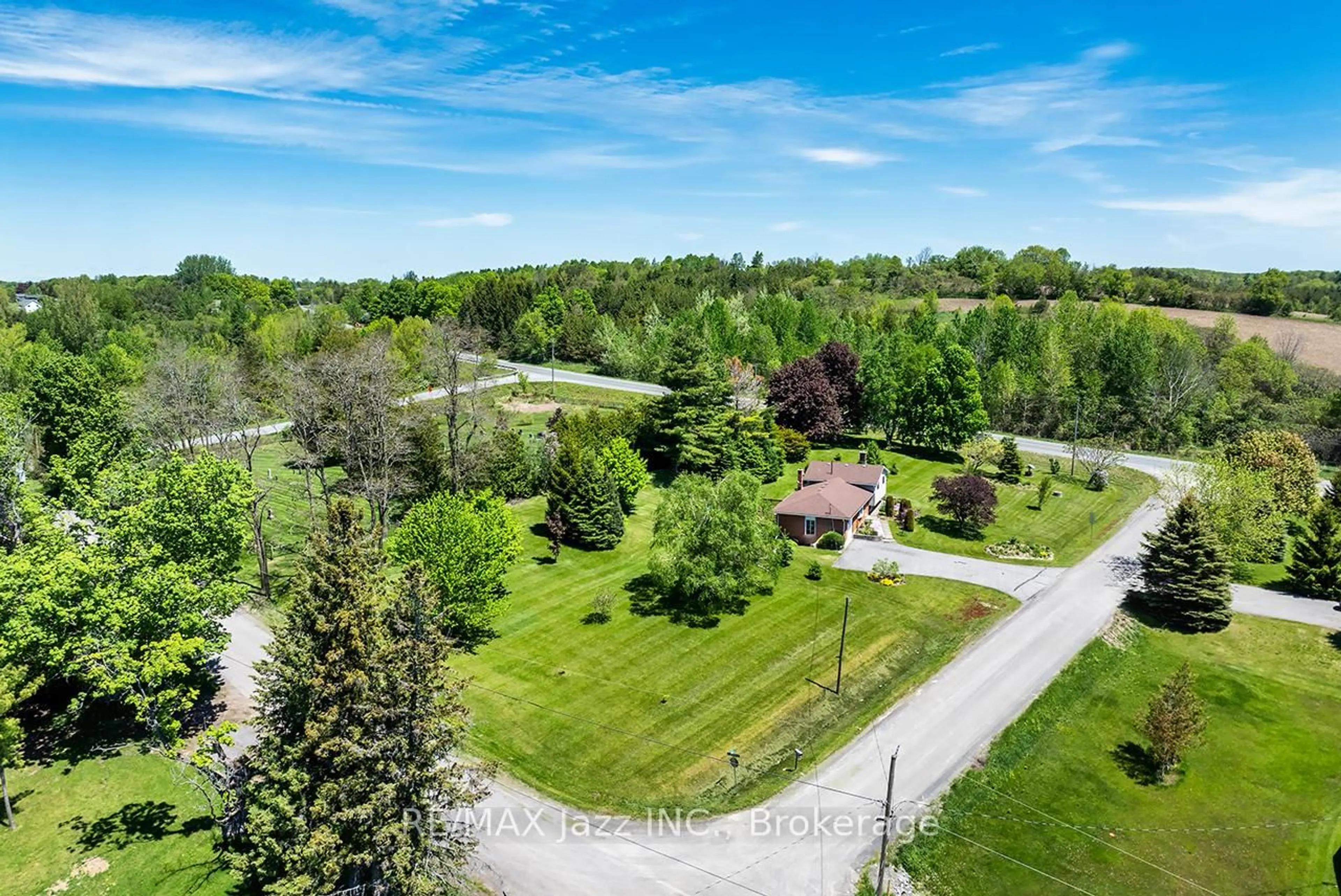 A pic from outside/outdoor area/front of a property/back of a property/a pic from drone, unknown for 20 Twin Lane, Brighton Ontario K0K 1H0