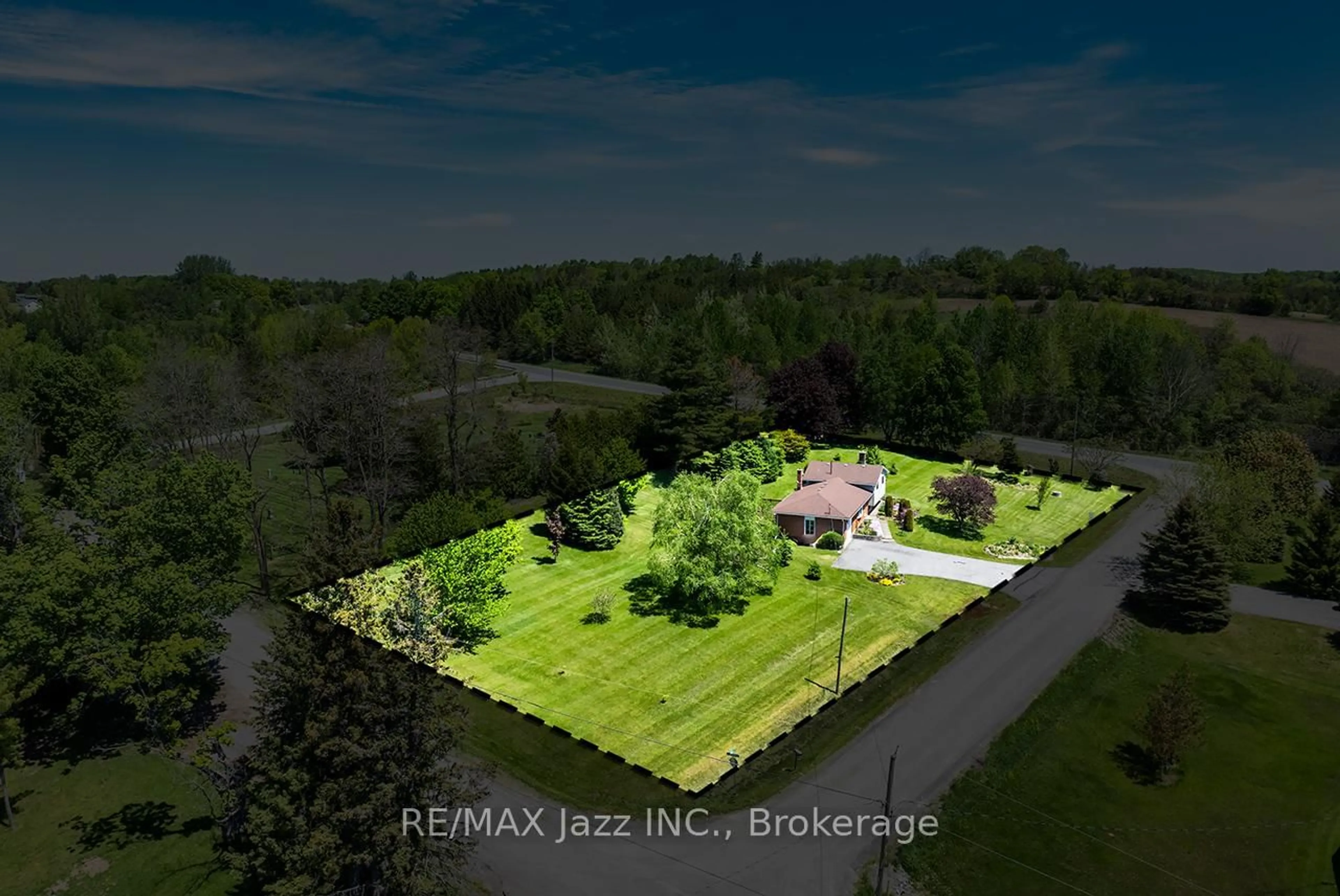 A pic from outside/outdoor area/front of a property/back of a property/a pic from drone, unknown for 20 Twin Lane, Brighton Ontario K0K 1H0