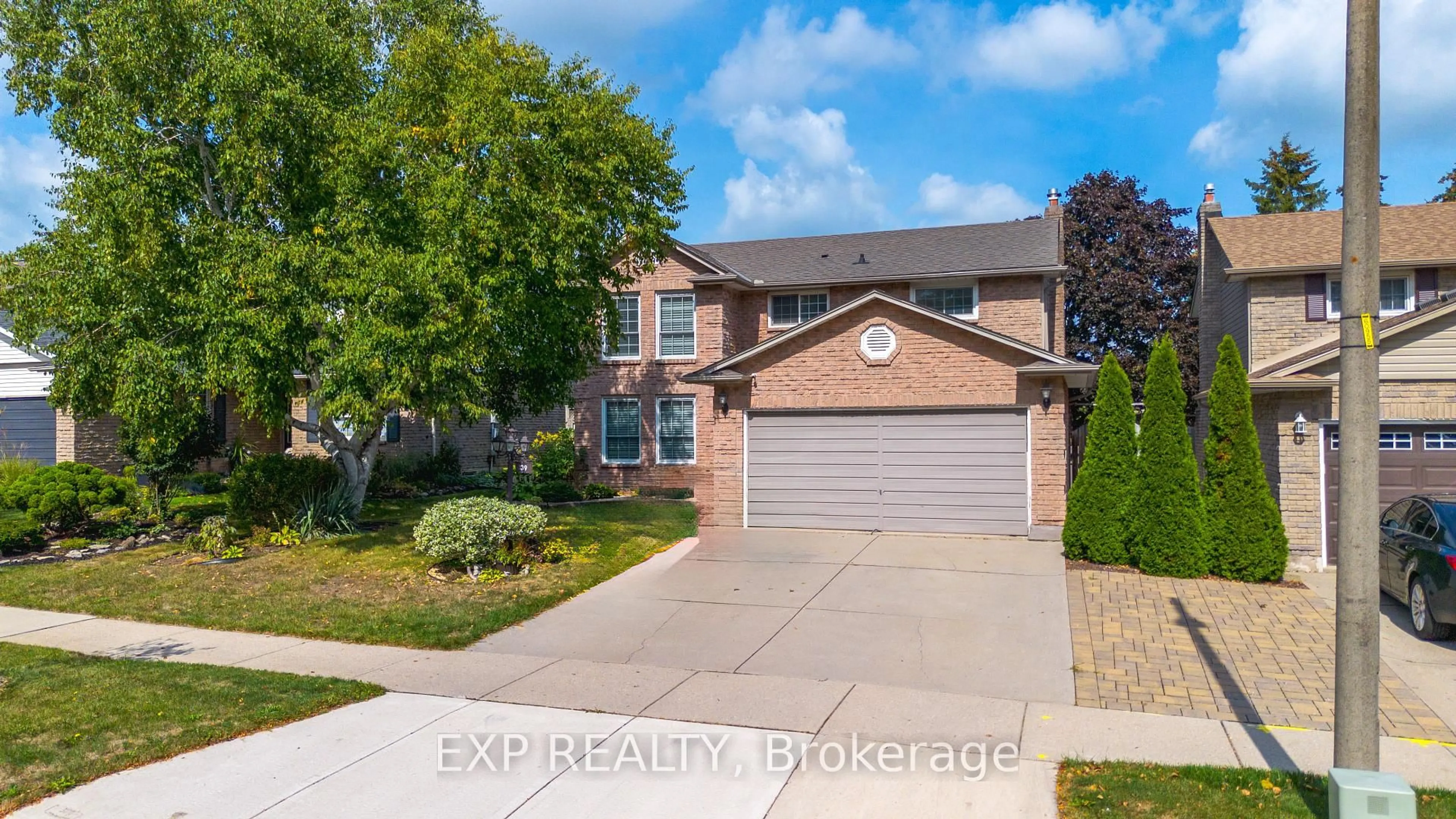A pic from outside/outdoor area/front of a property/back of a property/a pic from drone, street for 39 Ainsworth St, Hamilton Ontario L8J 1T2