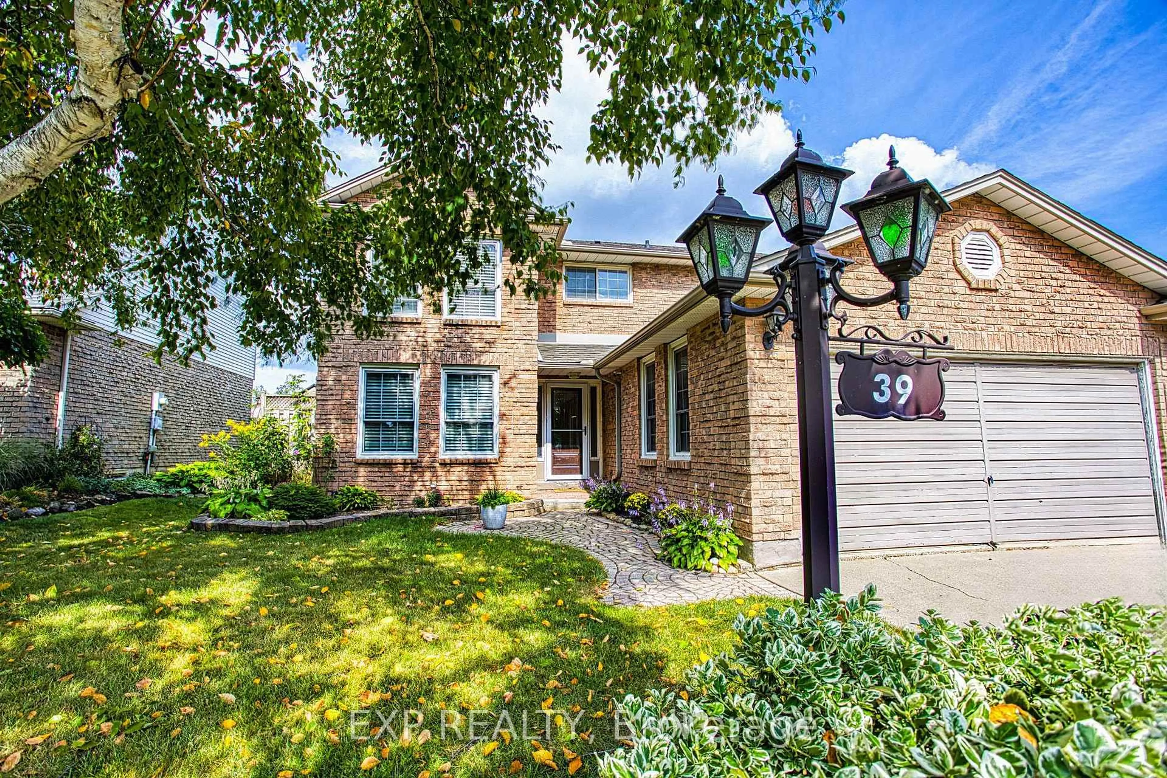 Home with brick exterior material, street for 39 Ainsworth St, Hamilton Ontario L8J 1T2