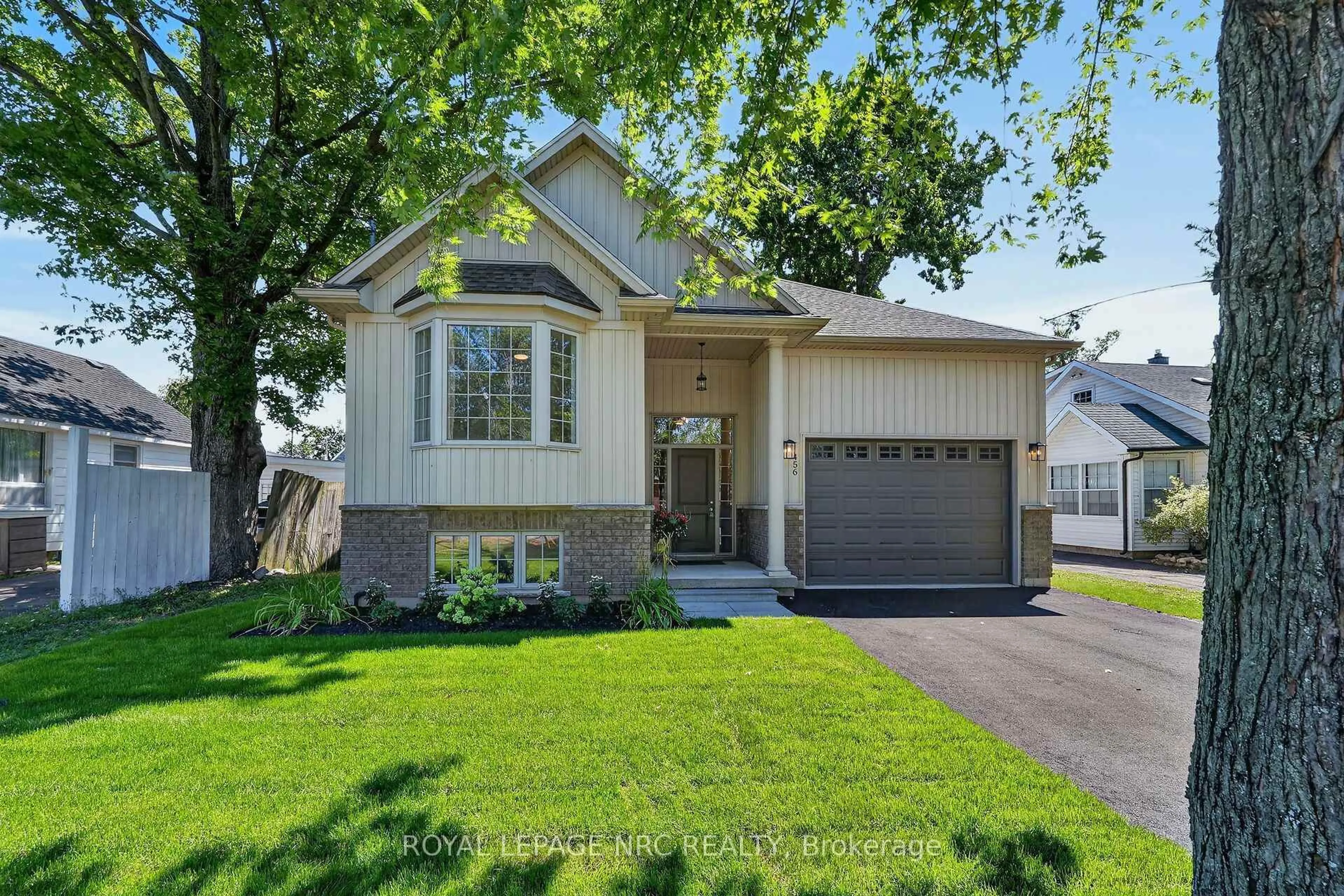 Home with vinyl exterior material, street for 456 DAYTONA Dr, Fort Erie Ontario L2A 4Y9