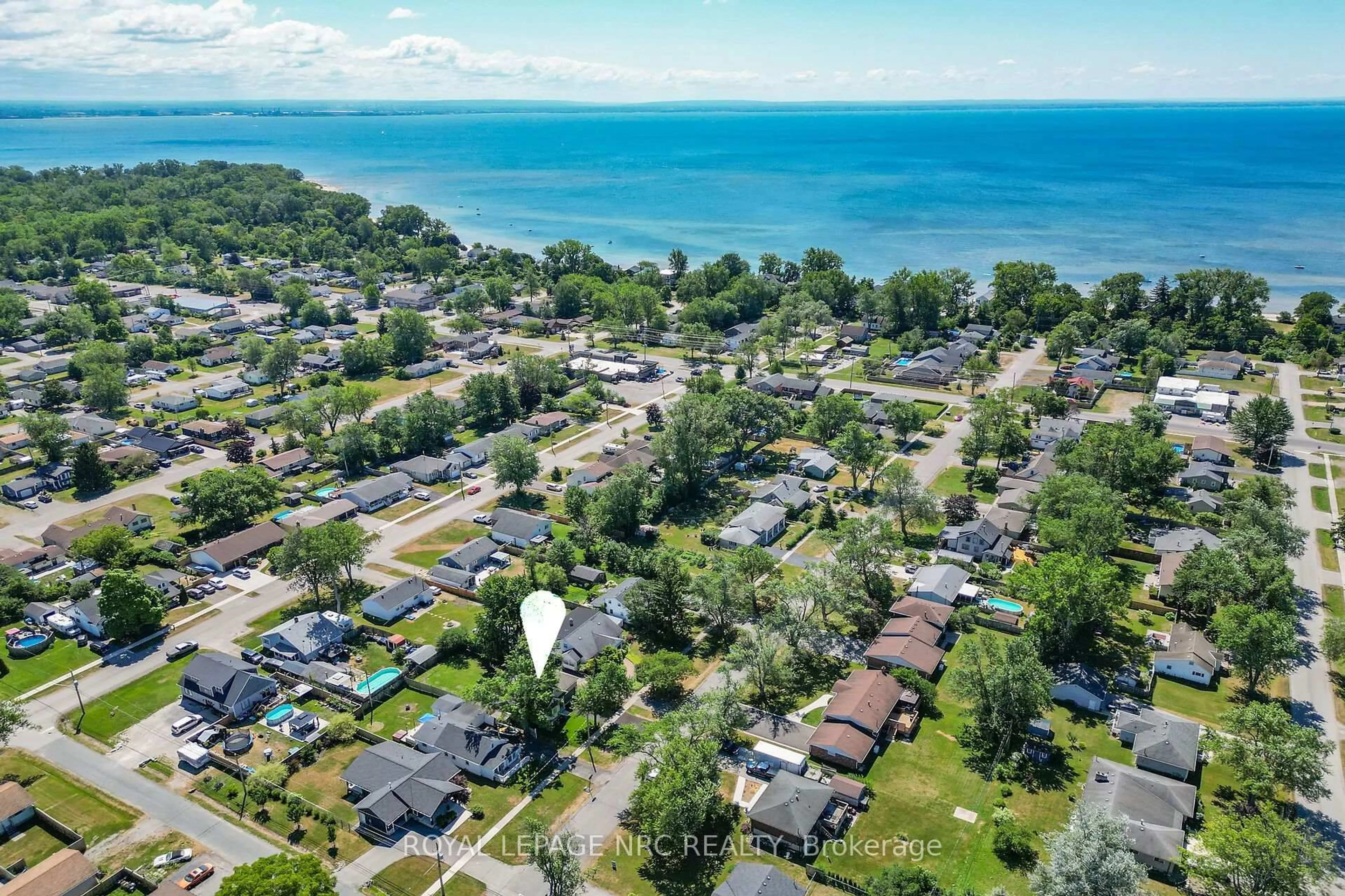 A pic from outside/outdoor area/front of a property/back of a property/a pic from drone, water/lake/river/ocean view for 456 DAYTONA Dr, Fort Erie Ontario L2A 4Y9