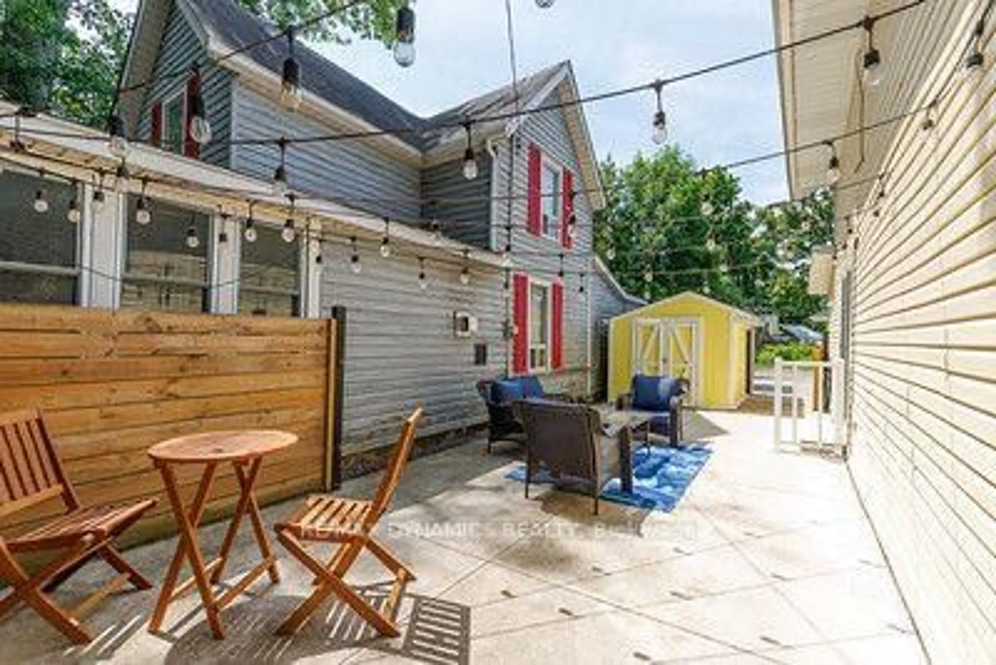 Patio, street for 357 Ridgeway Rd, Fort Erie Ontario L0S 1B0