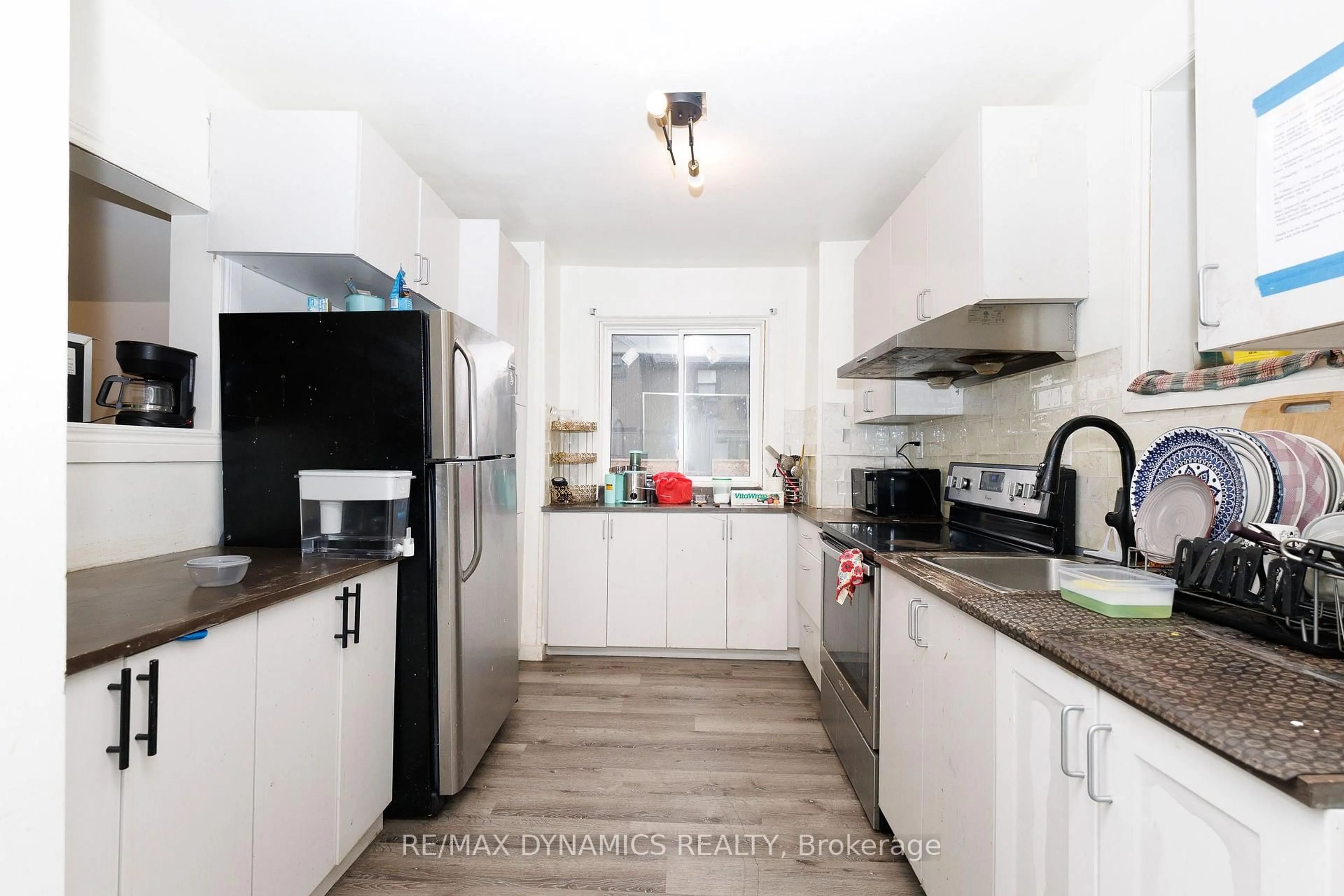 Open concept kitchen, unknown for 4770 Queen St, Niagara Falls Ontario L2E 2M3