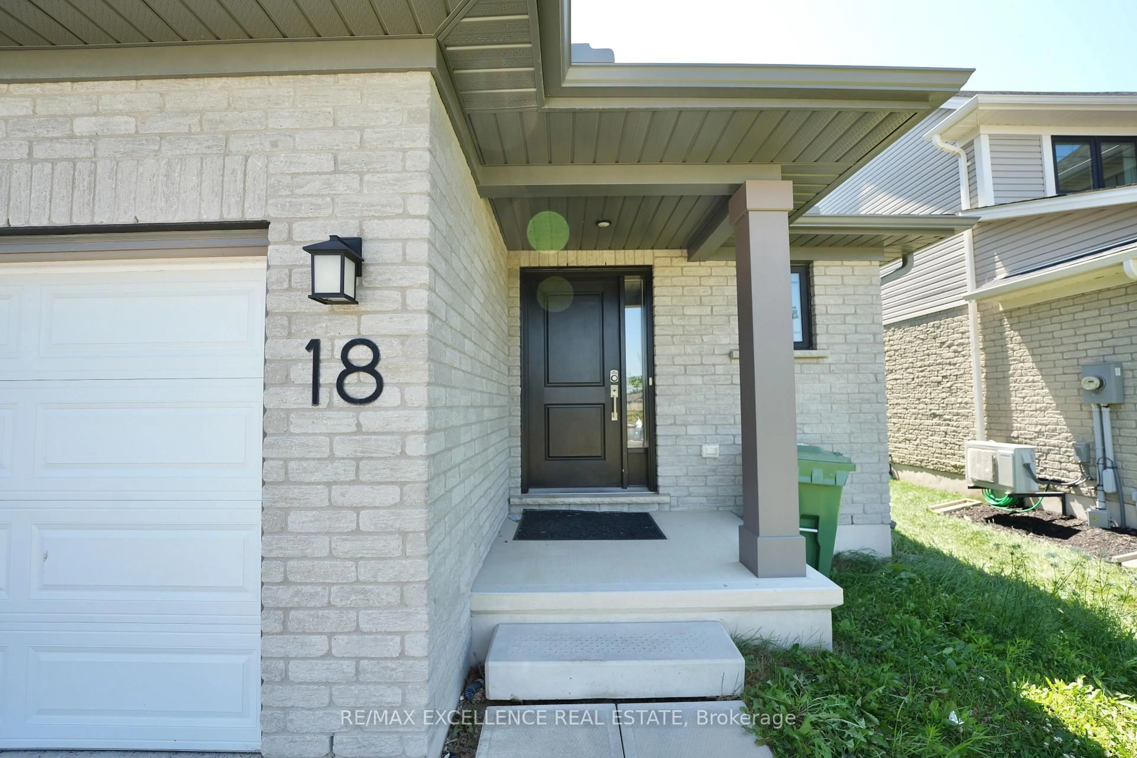 Unknown for 18 Weir Cres, St. Thomas Ontario N5R 0L7