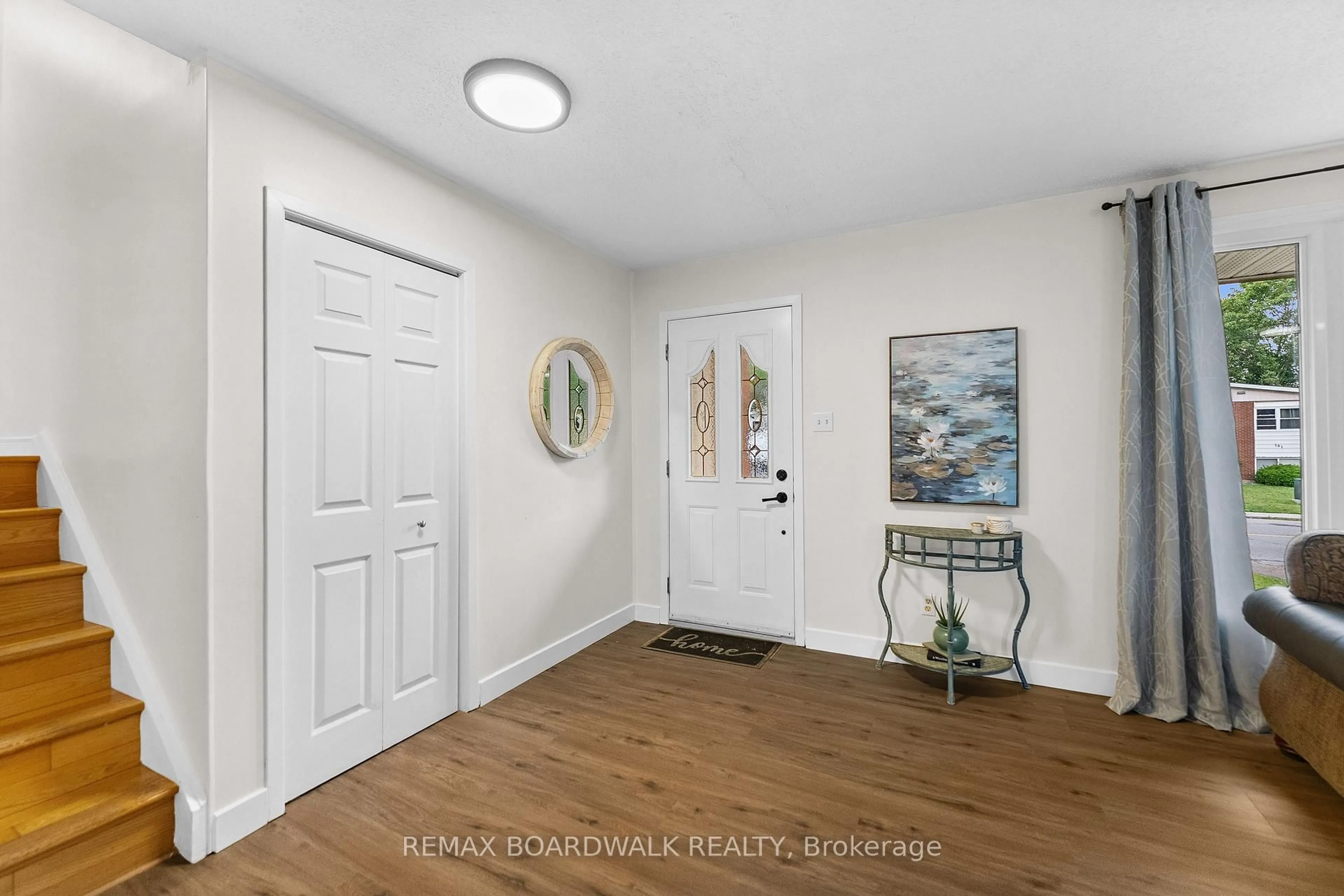Indoor entryway for 192 Allan Dr, Arnprior Ontario K7S 2S9