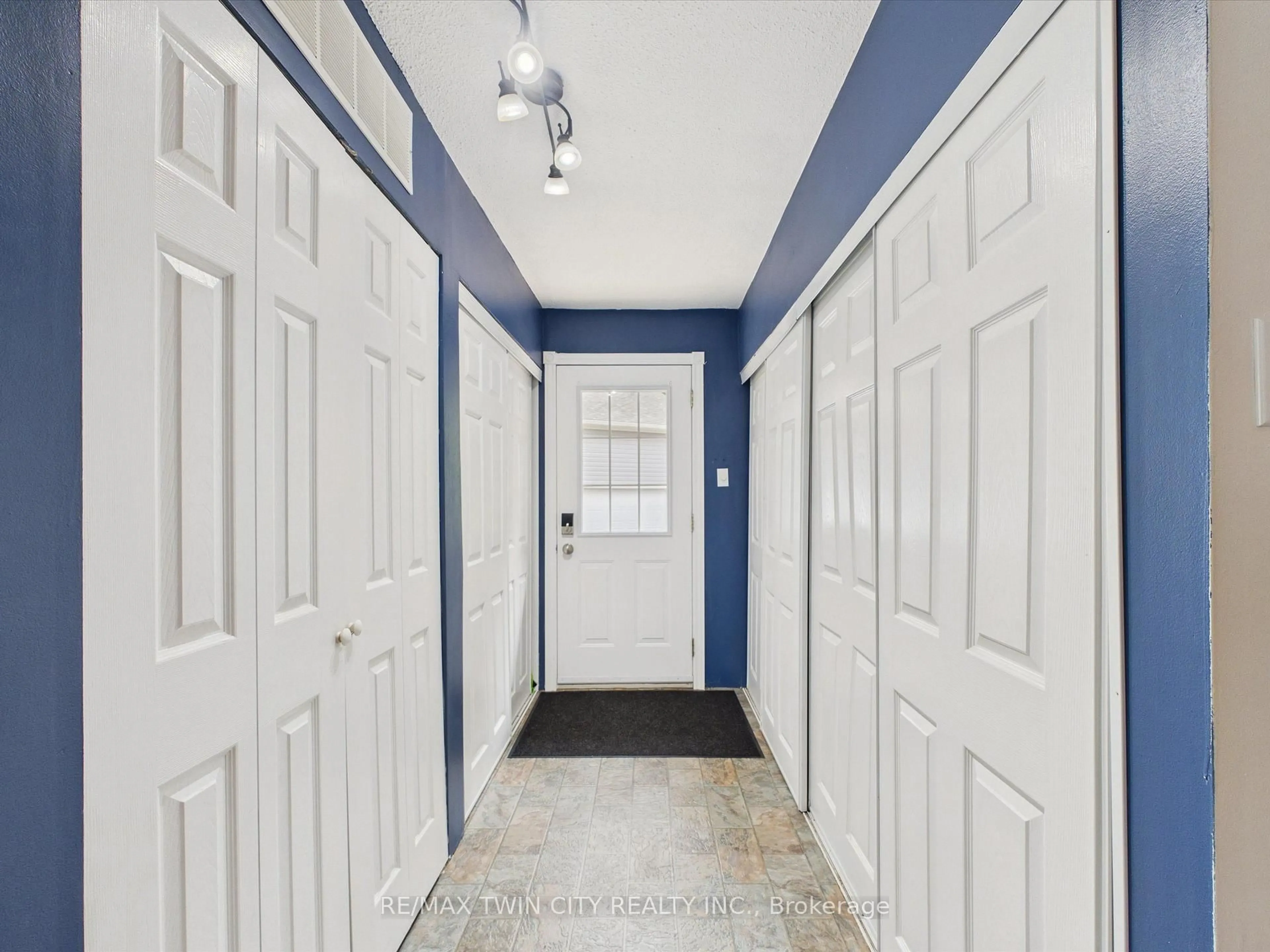 Indoor entryway for 51 Mckellar Lake Rd, McKellar Ontario P0G 1C0
