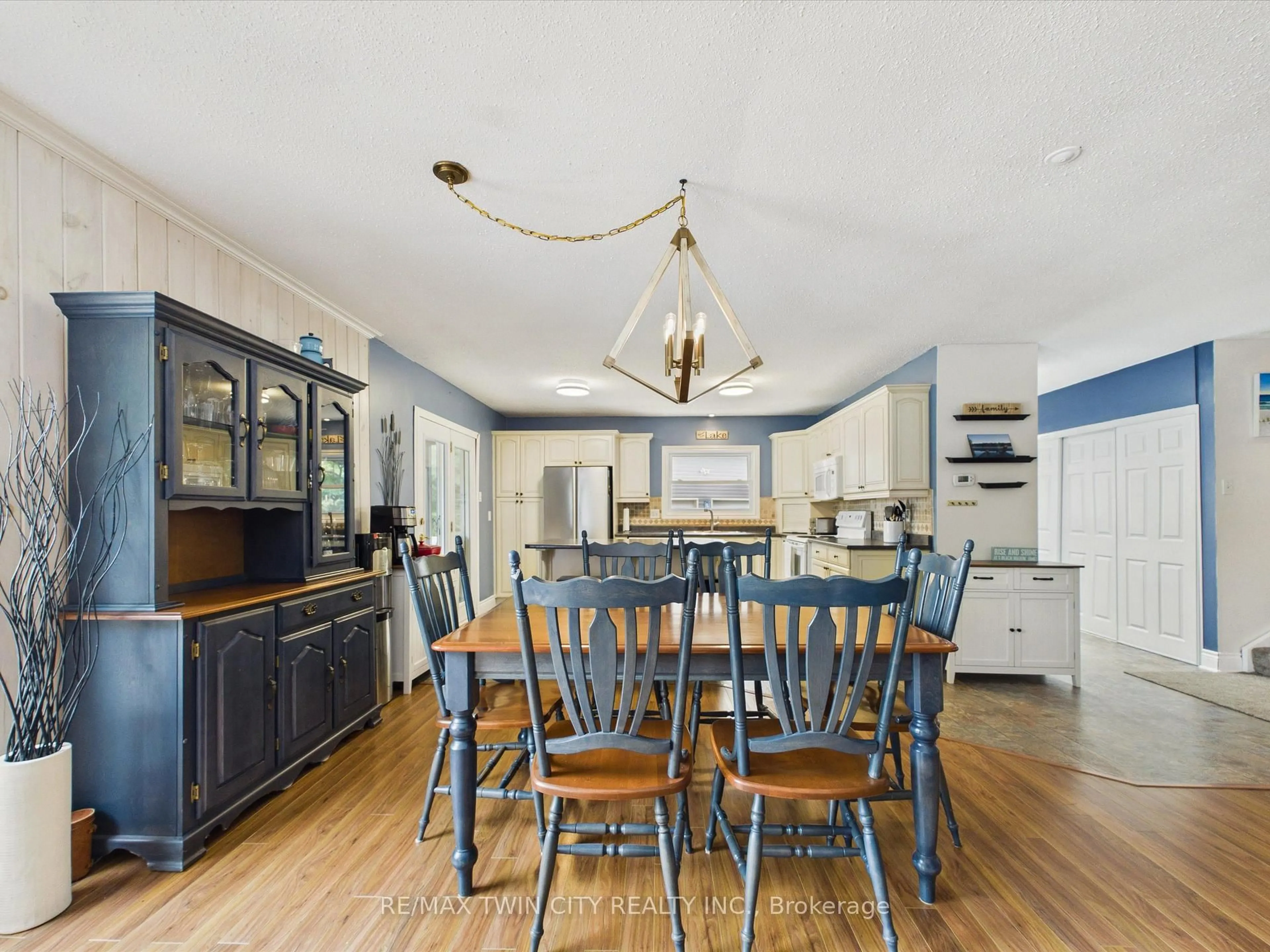 Open concept kitchen, unknown for 51 Mckellar Lake Rd, McKellar Ontario P0G 1C0