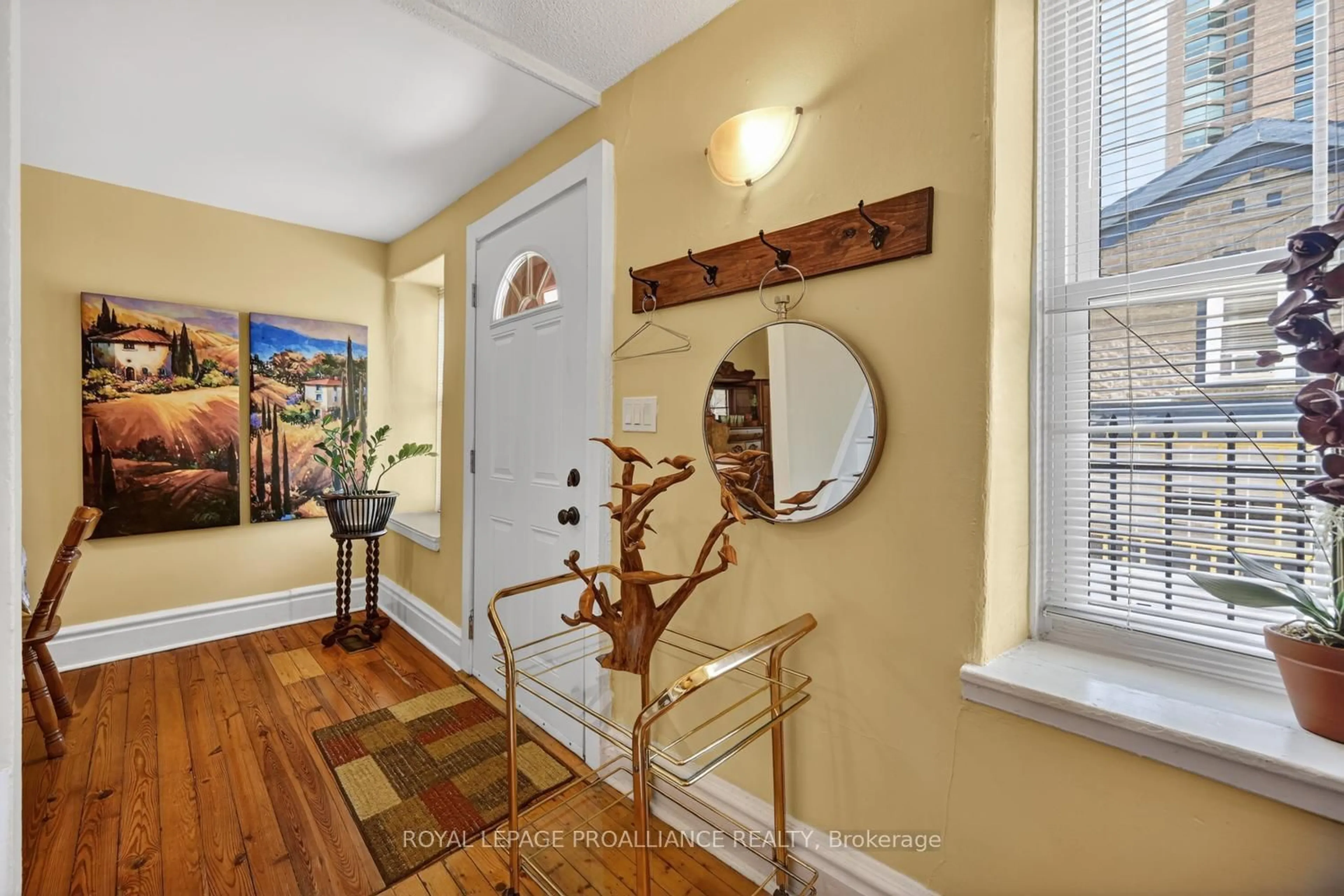 Indoor entryway for 34 Water St, Brockville Ontario K6V 3L3