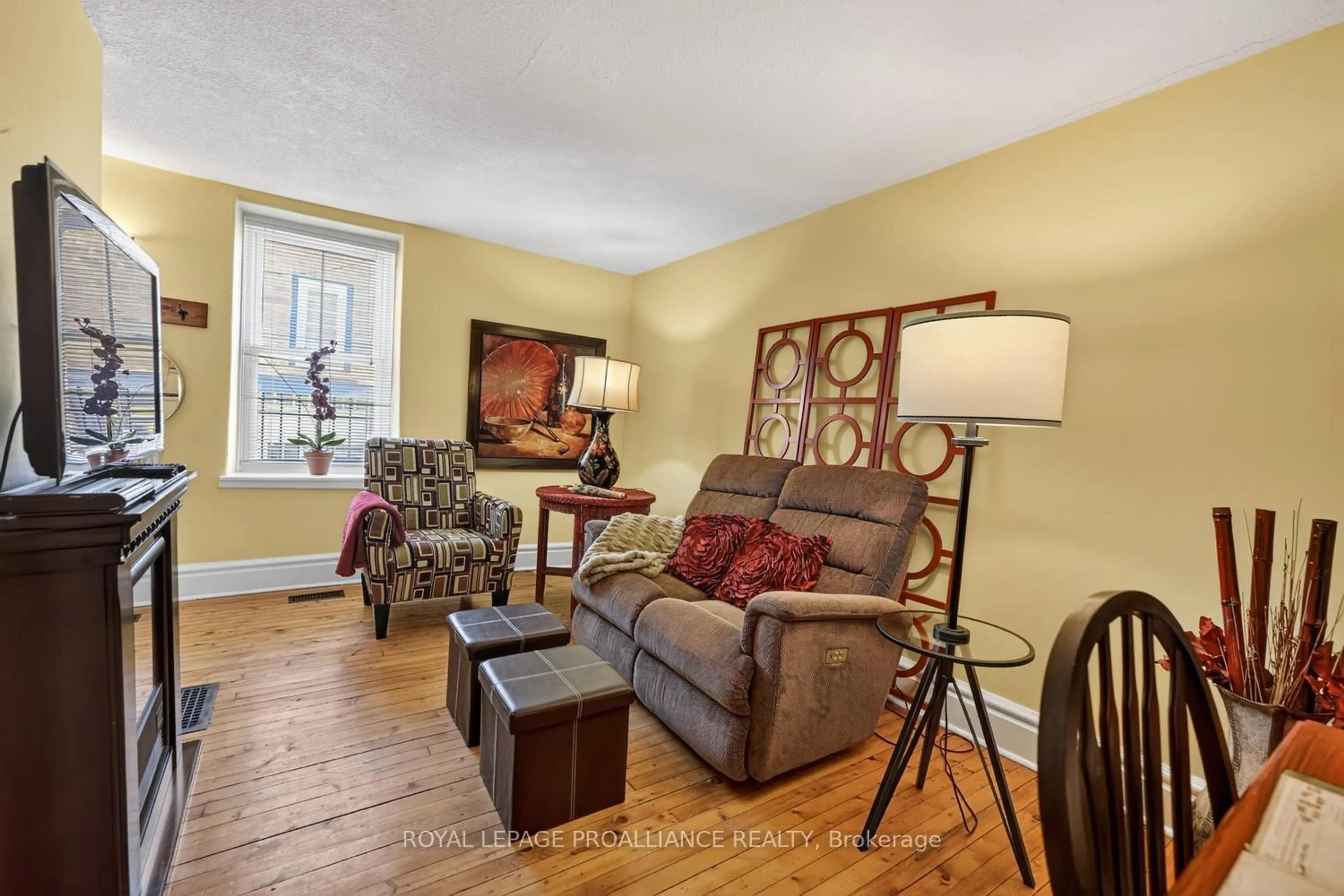 Living room with furniture, wood/laminate floor for 34 Water St, Brockville Ontario K6V 3L3