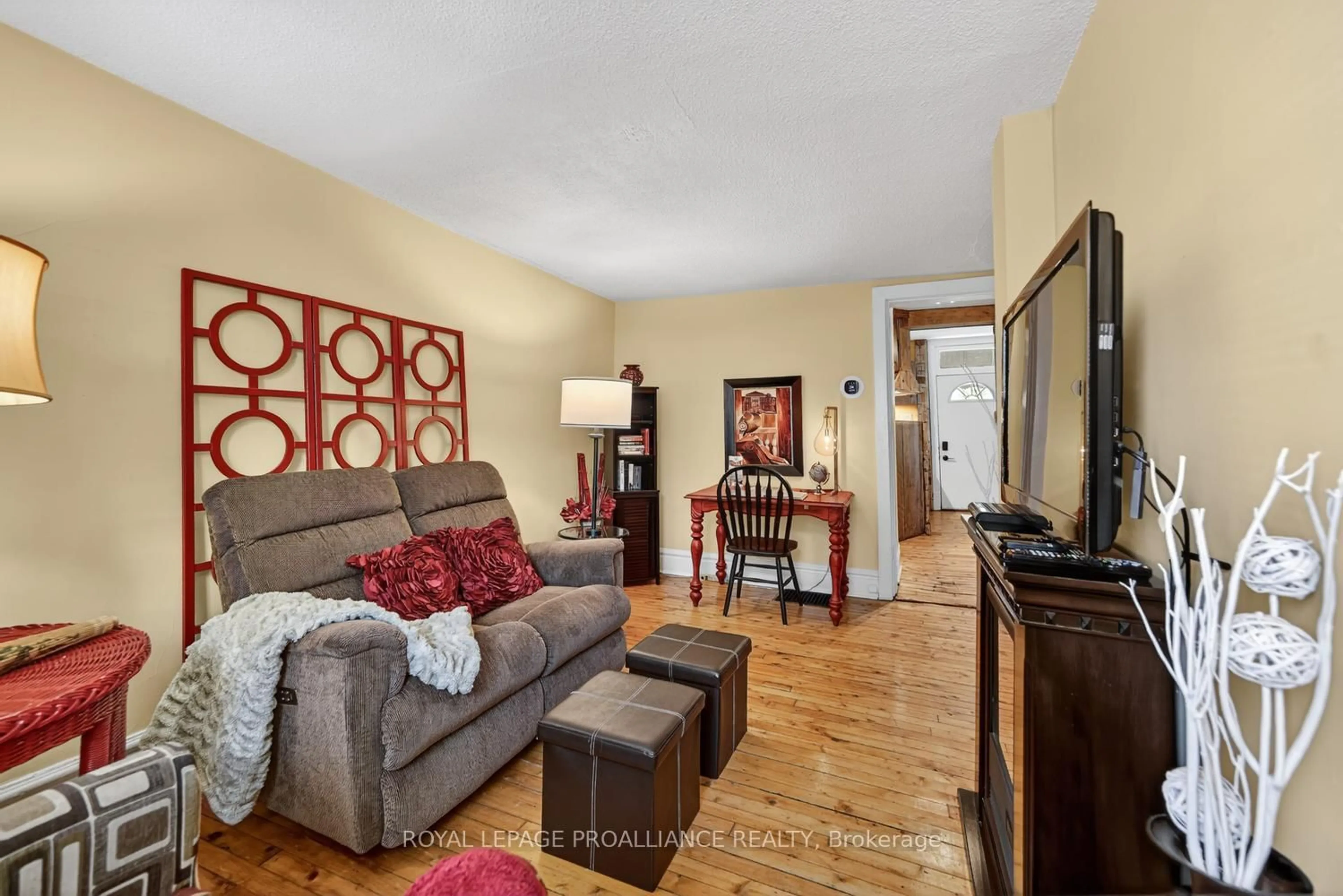 Living room with furniture, wood/laminate floor for 34 Water St, Brockville Ontario K6V 3L3