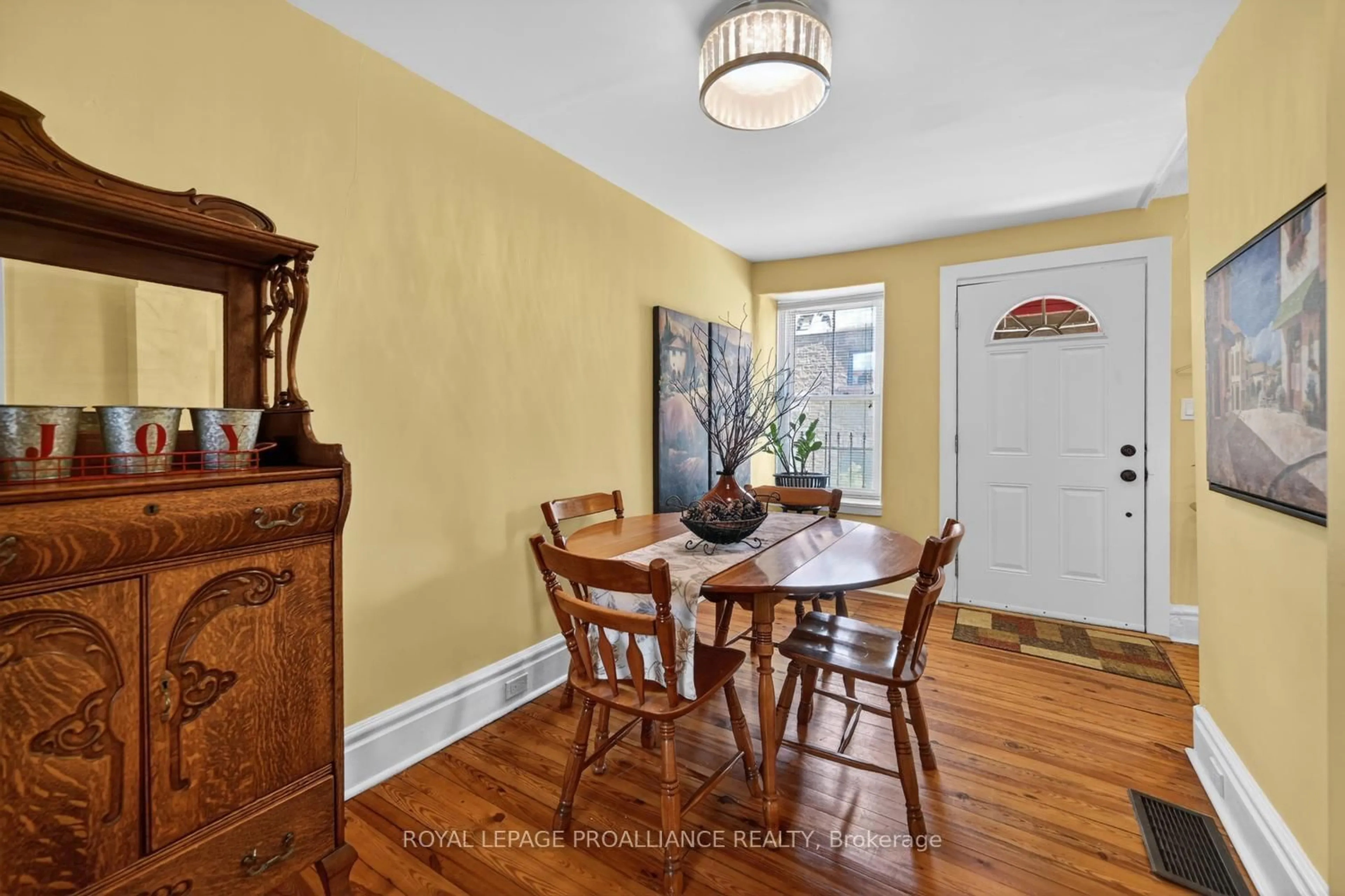 Dining room, unknown for 34 Water St, Brockville Ontario K6V 3L3