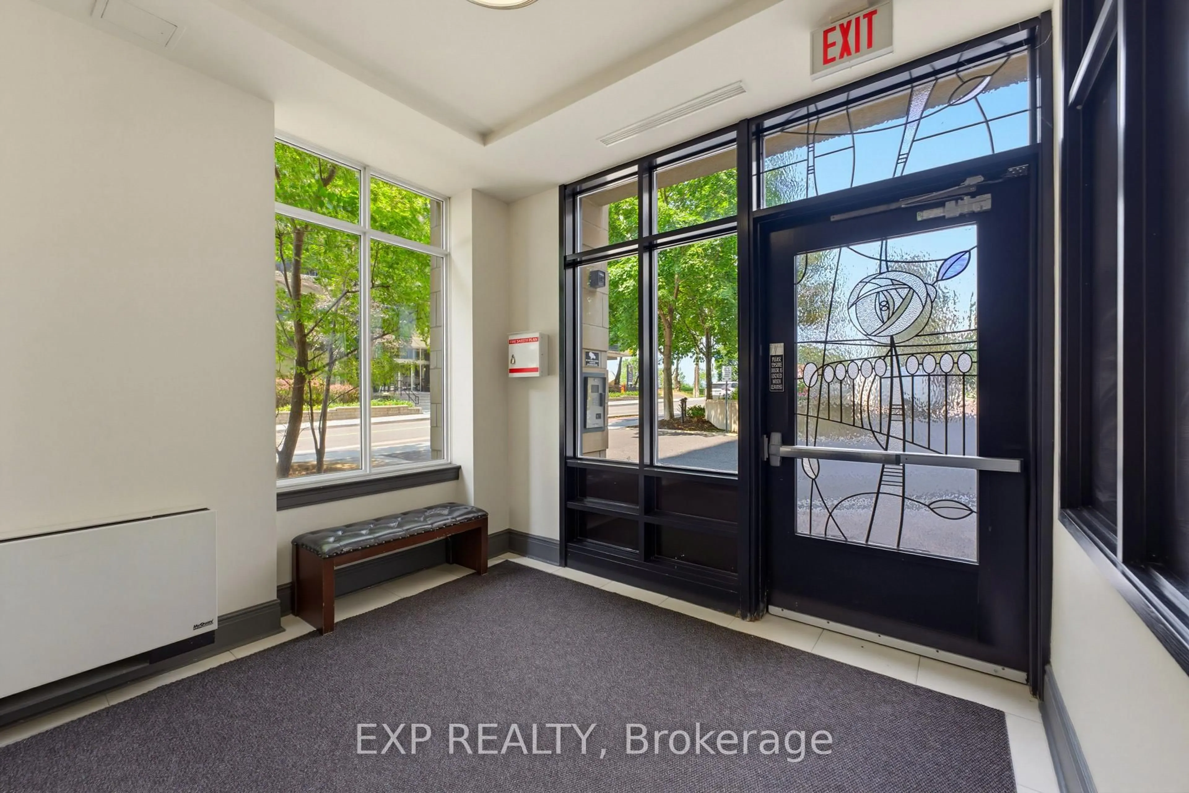 Indoor entryway for 95 Bronson Ave #905, Ottawa Ontario K1R 1E2