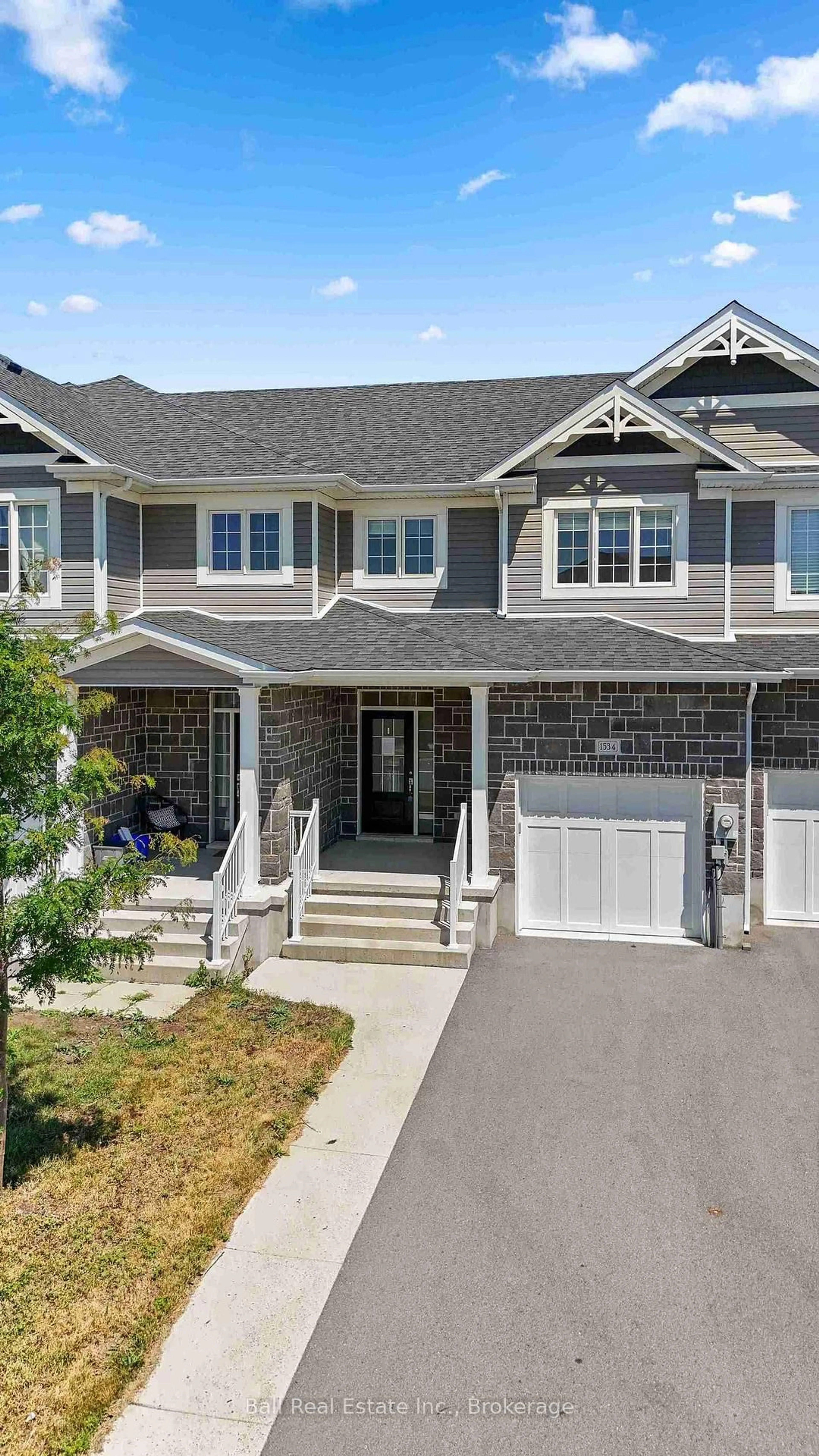 Home with vinyl exterior material, street for 1534 Davenport Cres, Kingston Ontario K7P 0M6