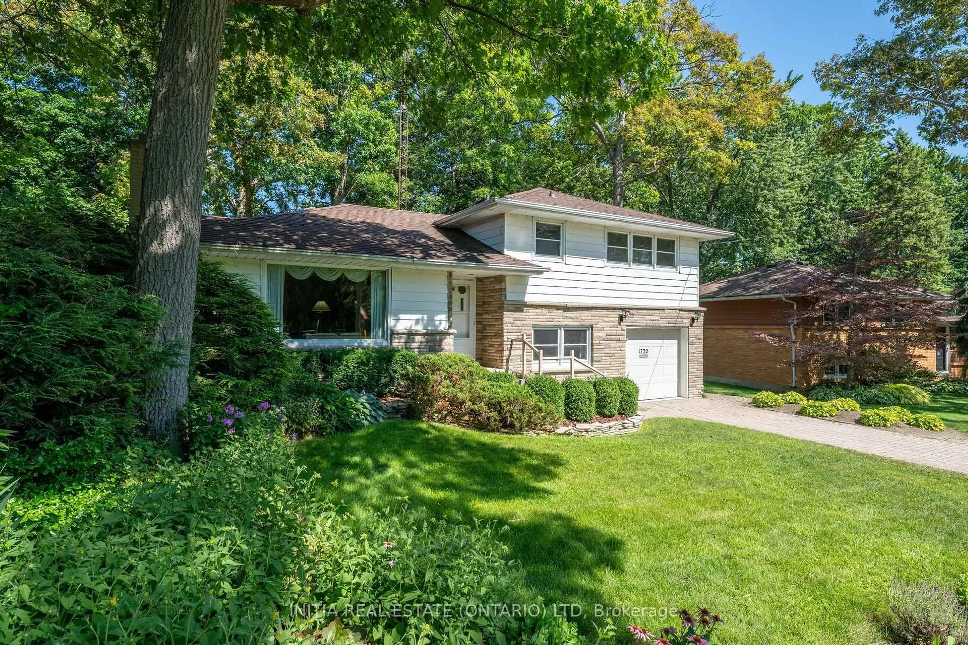 Home with brick exterior material, street for 1732 Rutherglen Clse, Sarnia Ontario N7S 3R9