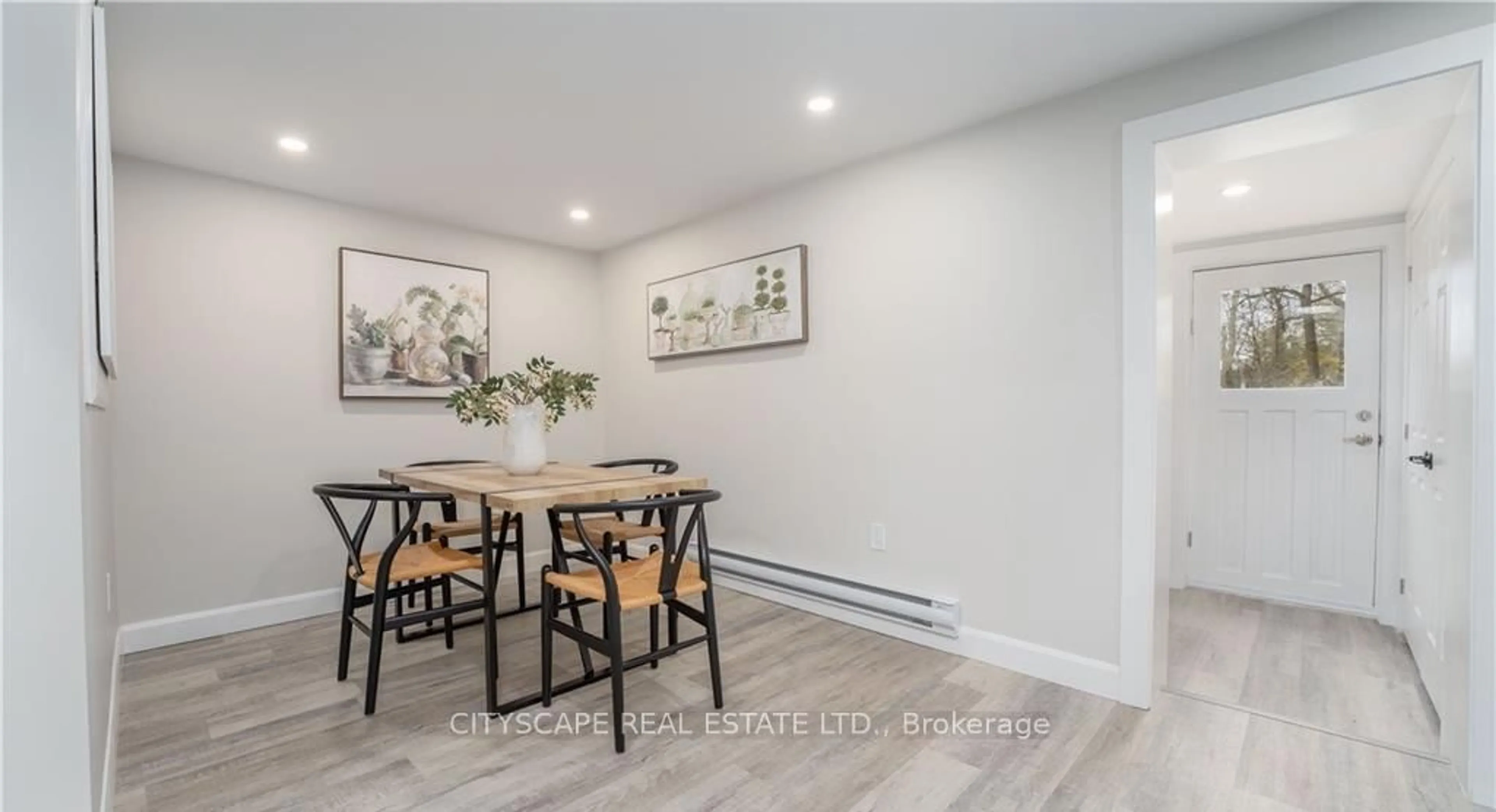 Dining room, wood/laminate floor for 14 Mount Elgin St, Brant Ontario N3L 1G3