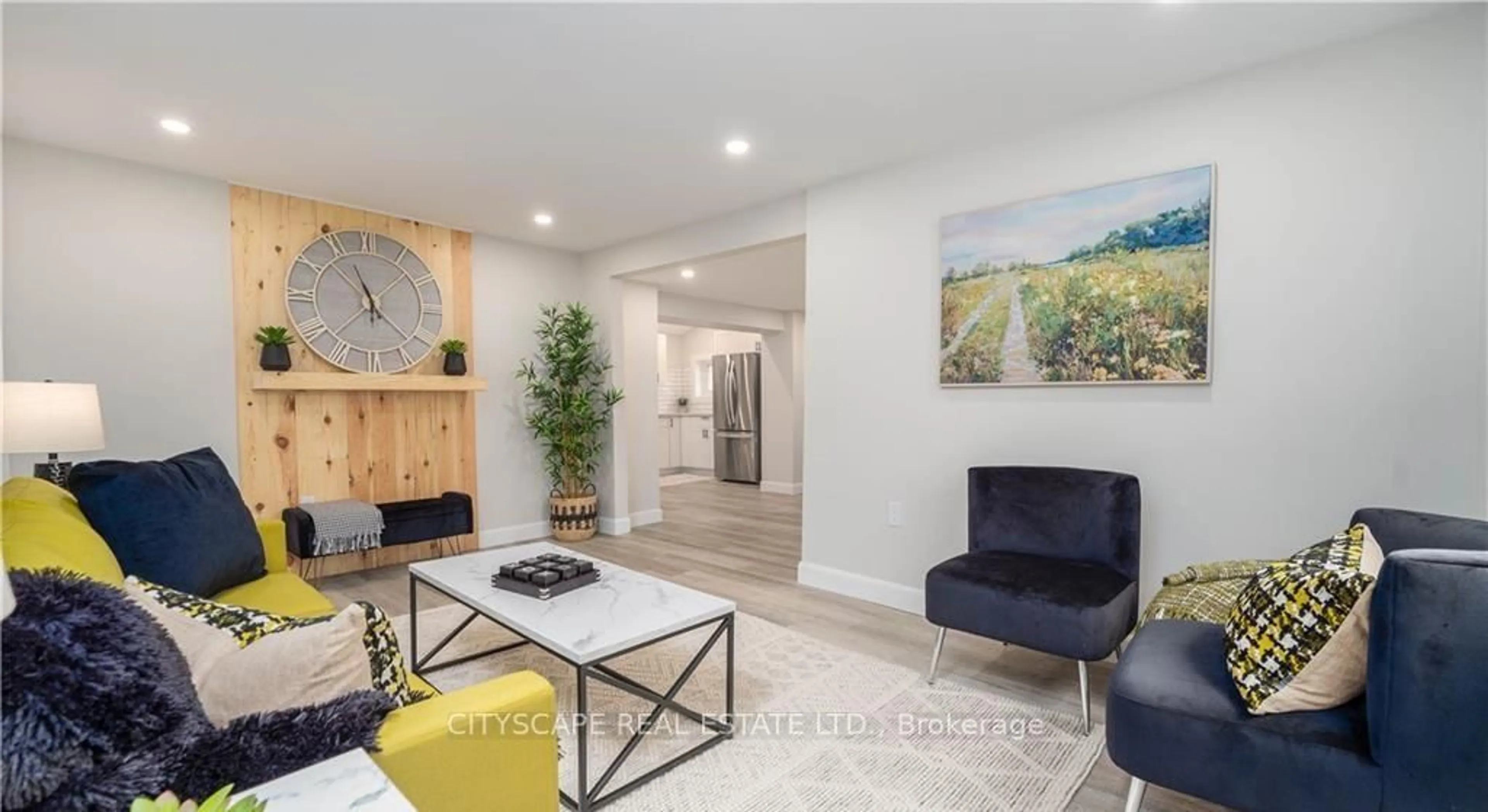 Living room with furniture, ceramic/tile floor for 14 Mount Elgin St, Brant Ontario N3L 1G3