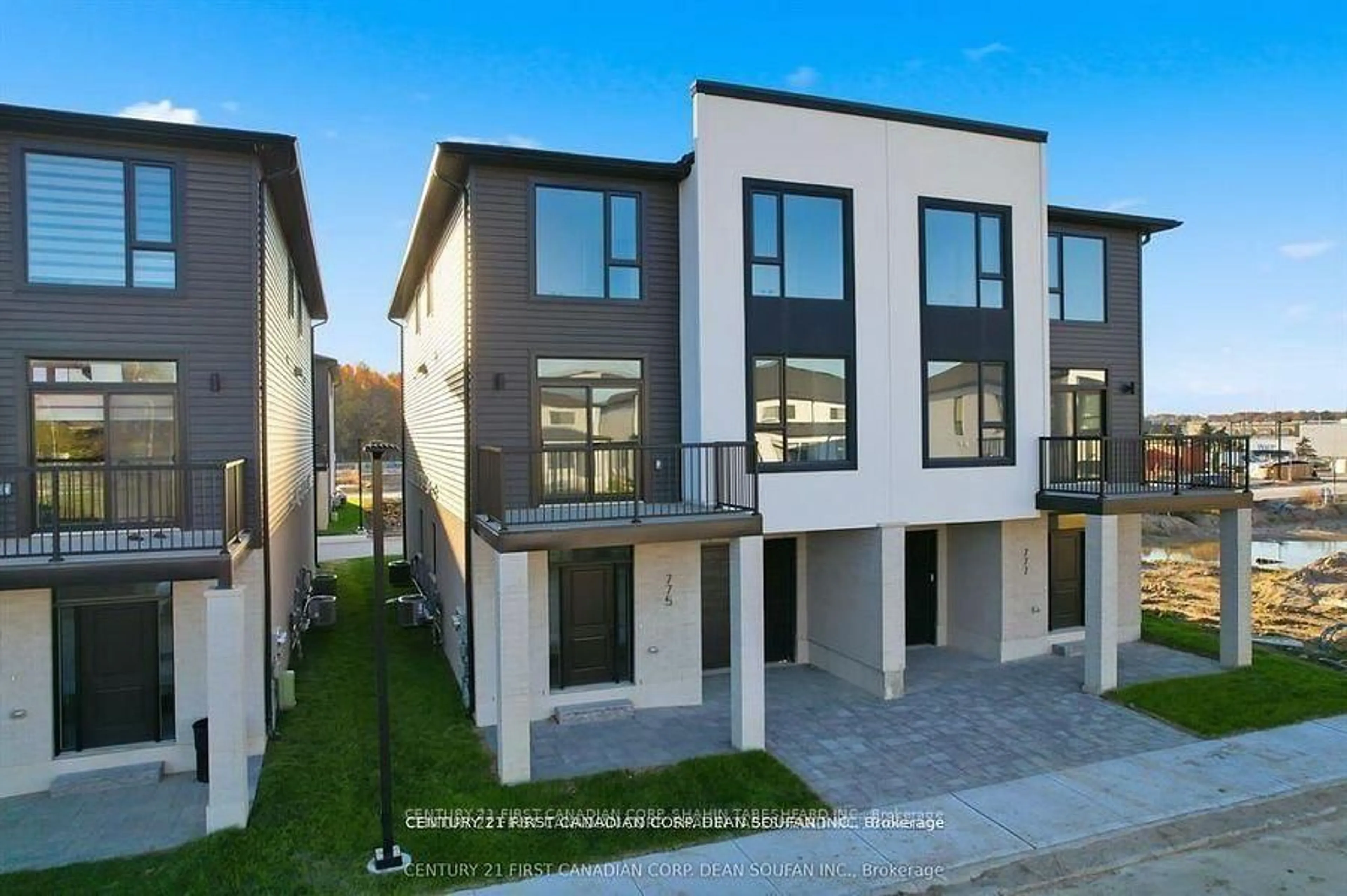 A pic from outside/outdoor area/front of a property/back of a property/a pic from drone, street for 805 BUCKEYE Lane, London North Ontario N6G 4A4