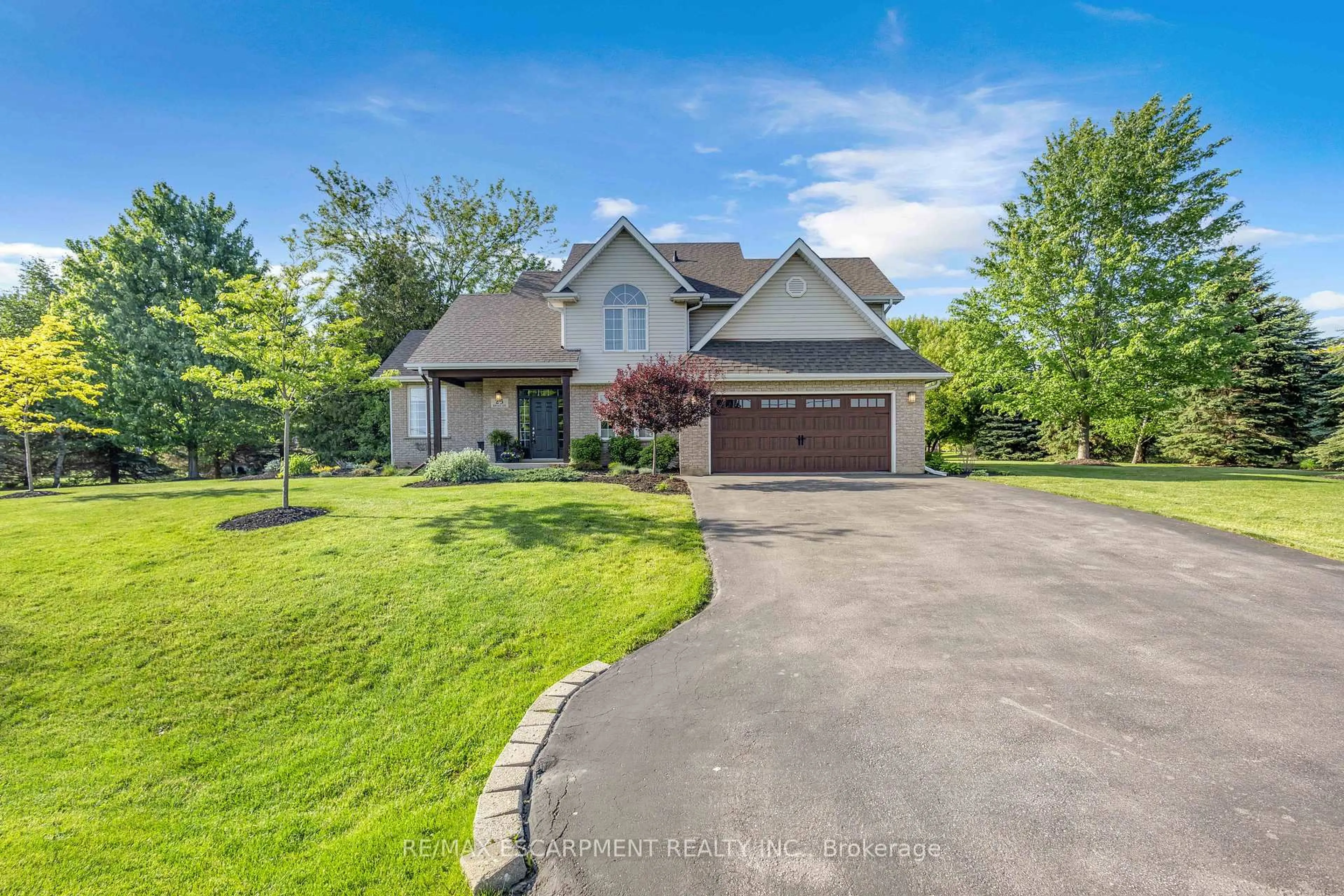 A pic from outside/outdoor area/front of a property/back of a property/a pic from drone, street for 25 Brian Dr, Brant Ontario N0E 1A0