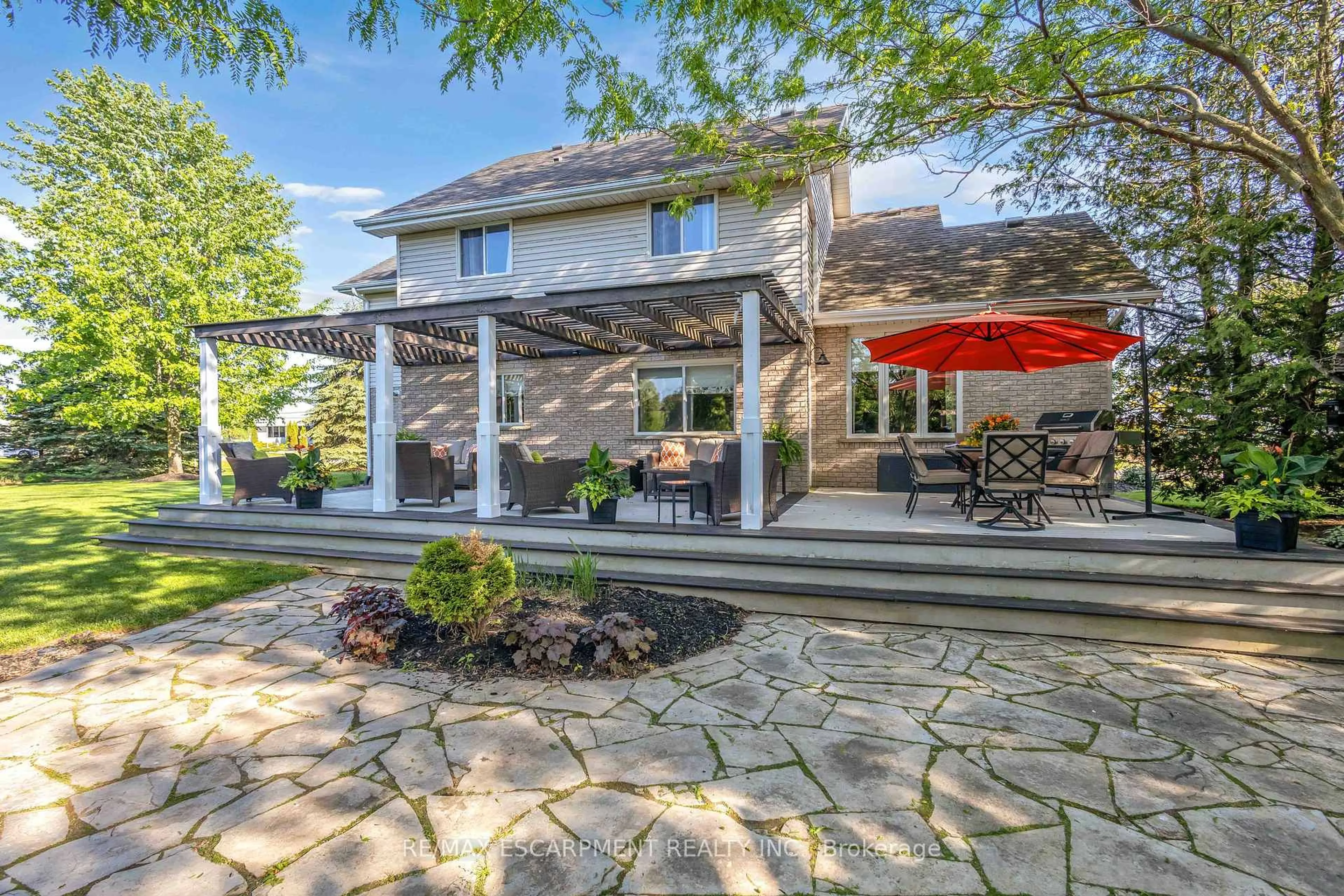 Patio, street for 25 Brian Dr, Brant Ontario N0E 1A0