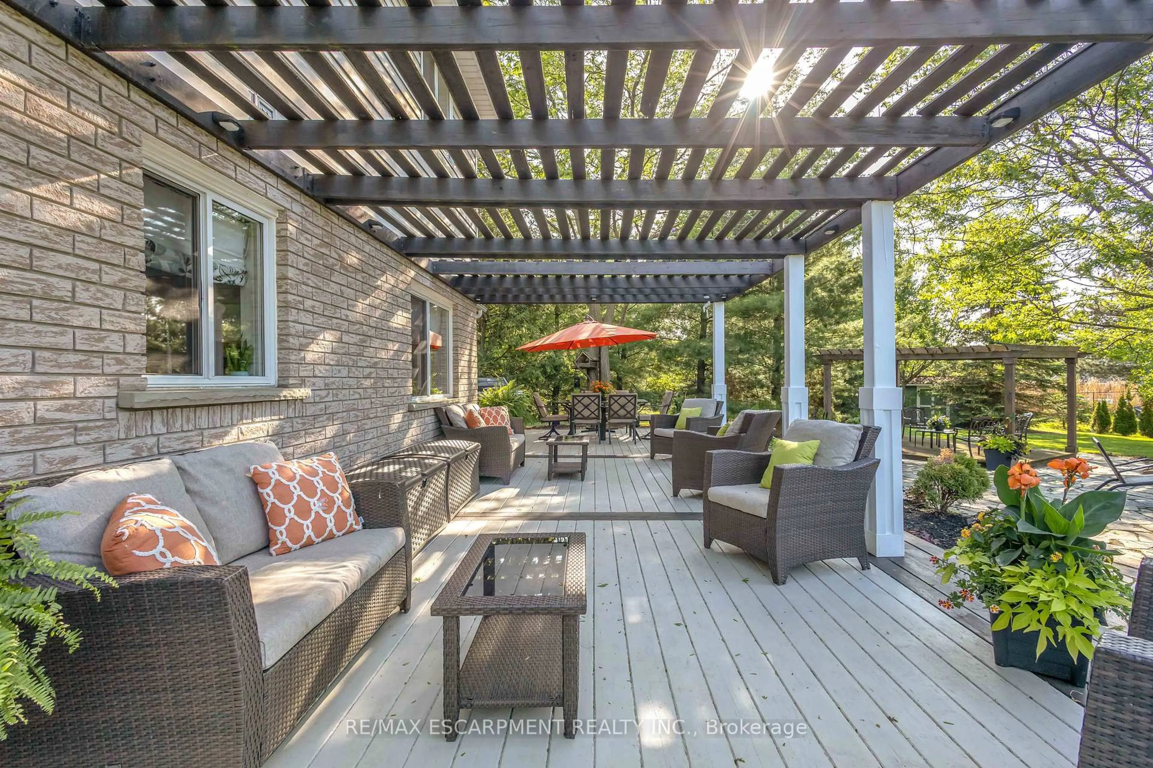 Patio, street for 25 Brian Dr, Brant Ontario N0E 1A0