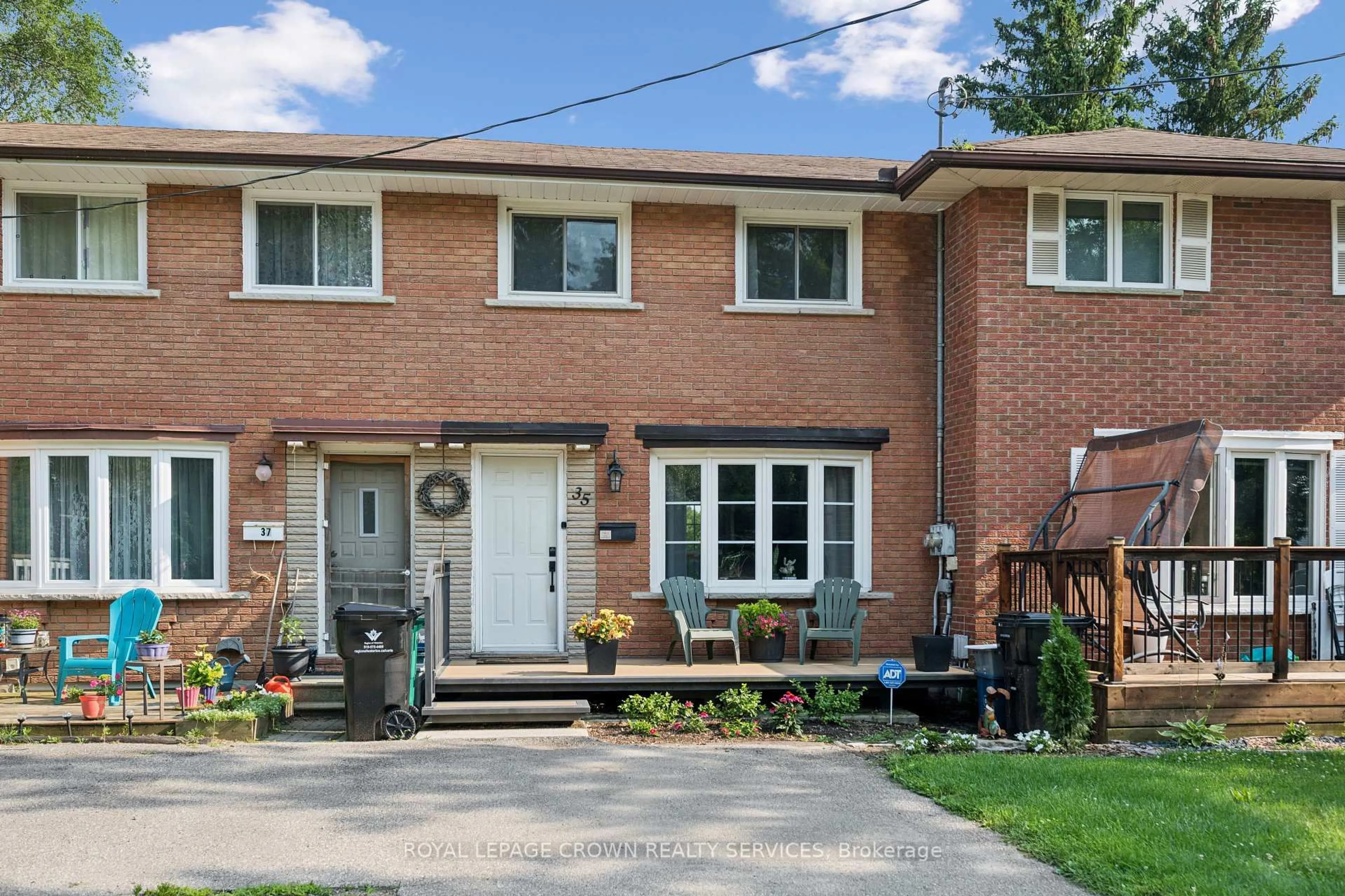 Home with brick exterior material, street for 35 Mill Creek Rd, Cambridge Ontario N1R 1J5