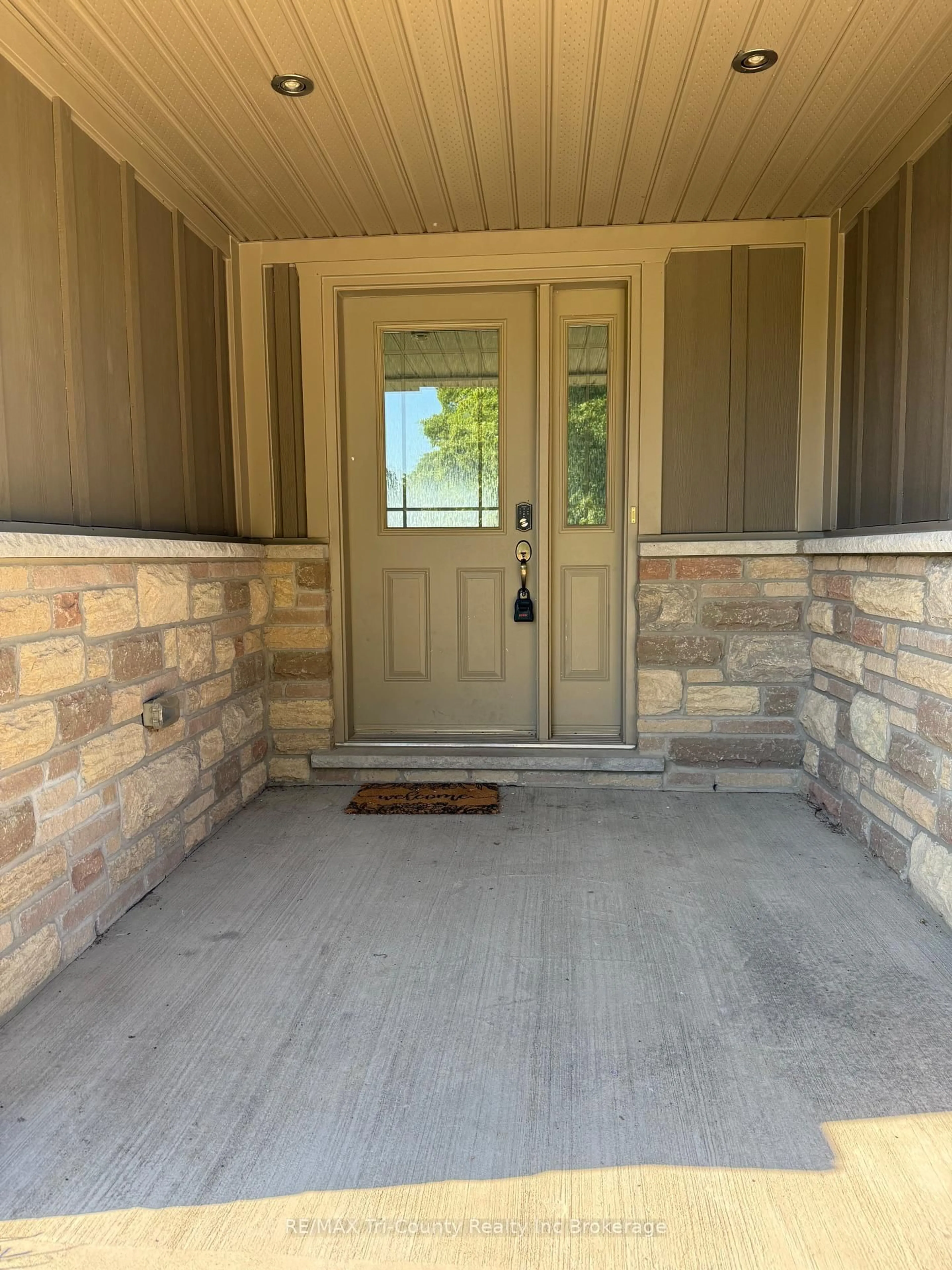 Indoor entryway for 56246 Donnelly Dr, Bayham Ontario N0J 1Y0