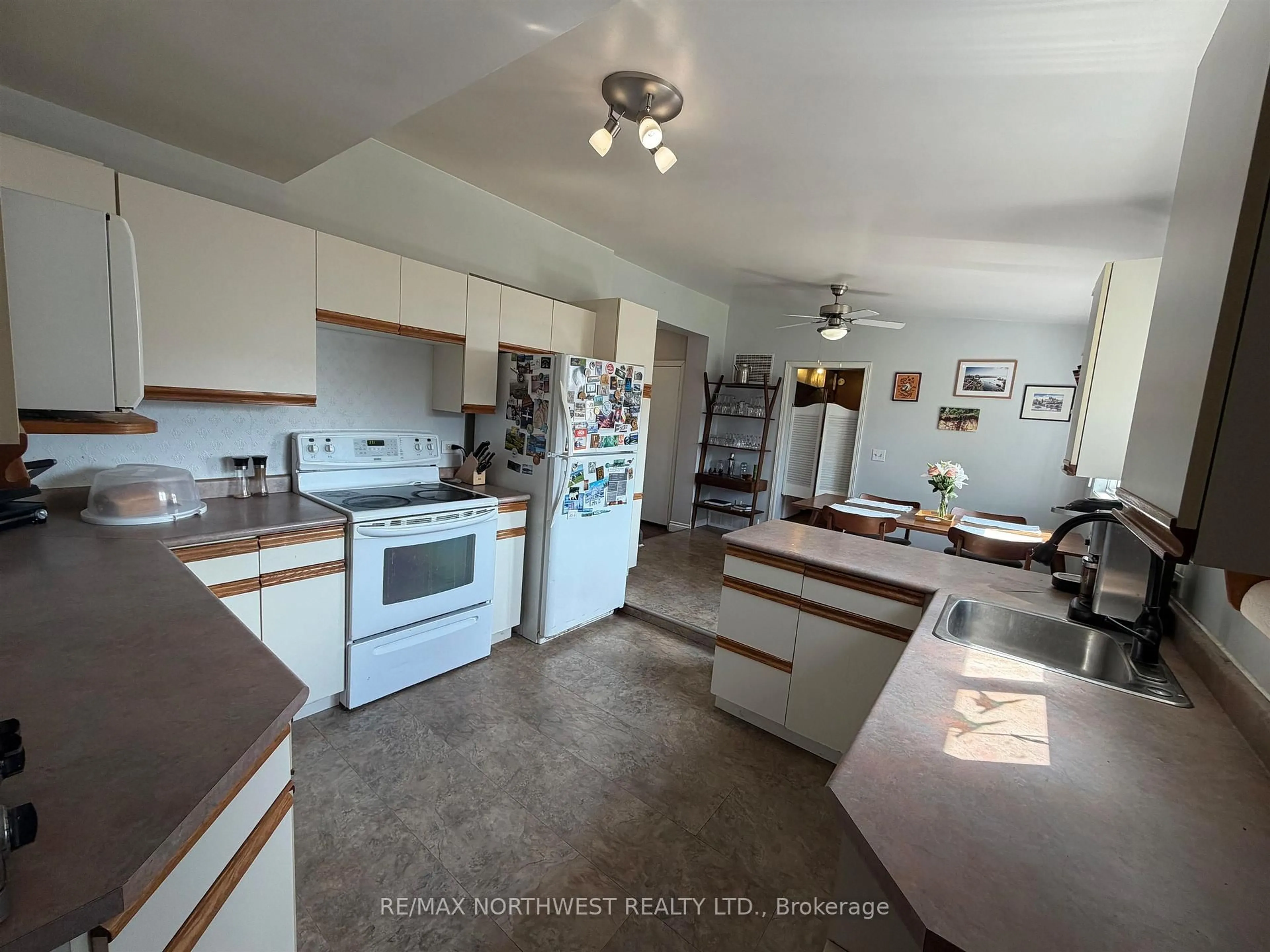 Standard kitchen, unknown for 320 Tenth Street, Kenora Ontario P0X 1C0