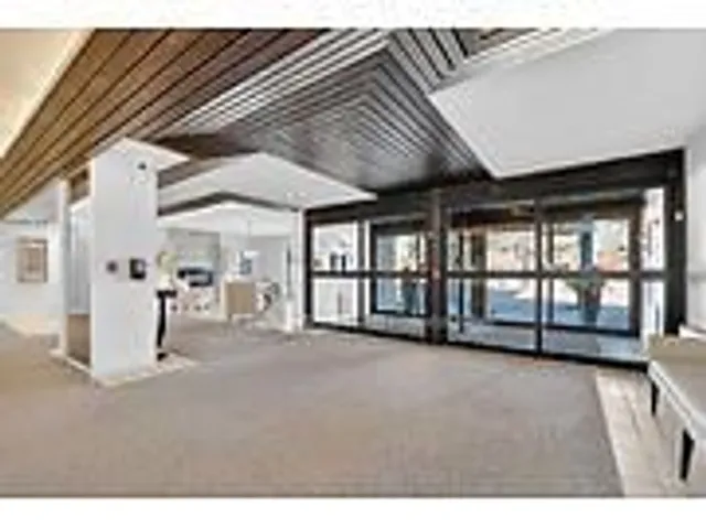1025 Richmond Rd #704, Ottawa 3