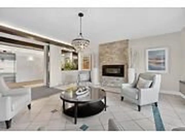1025 Richmond Rd #704, Ottawa 4