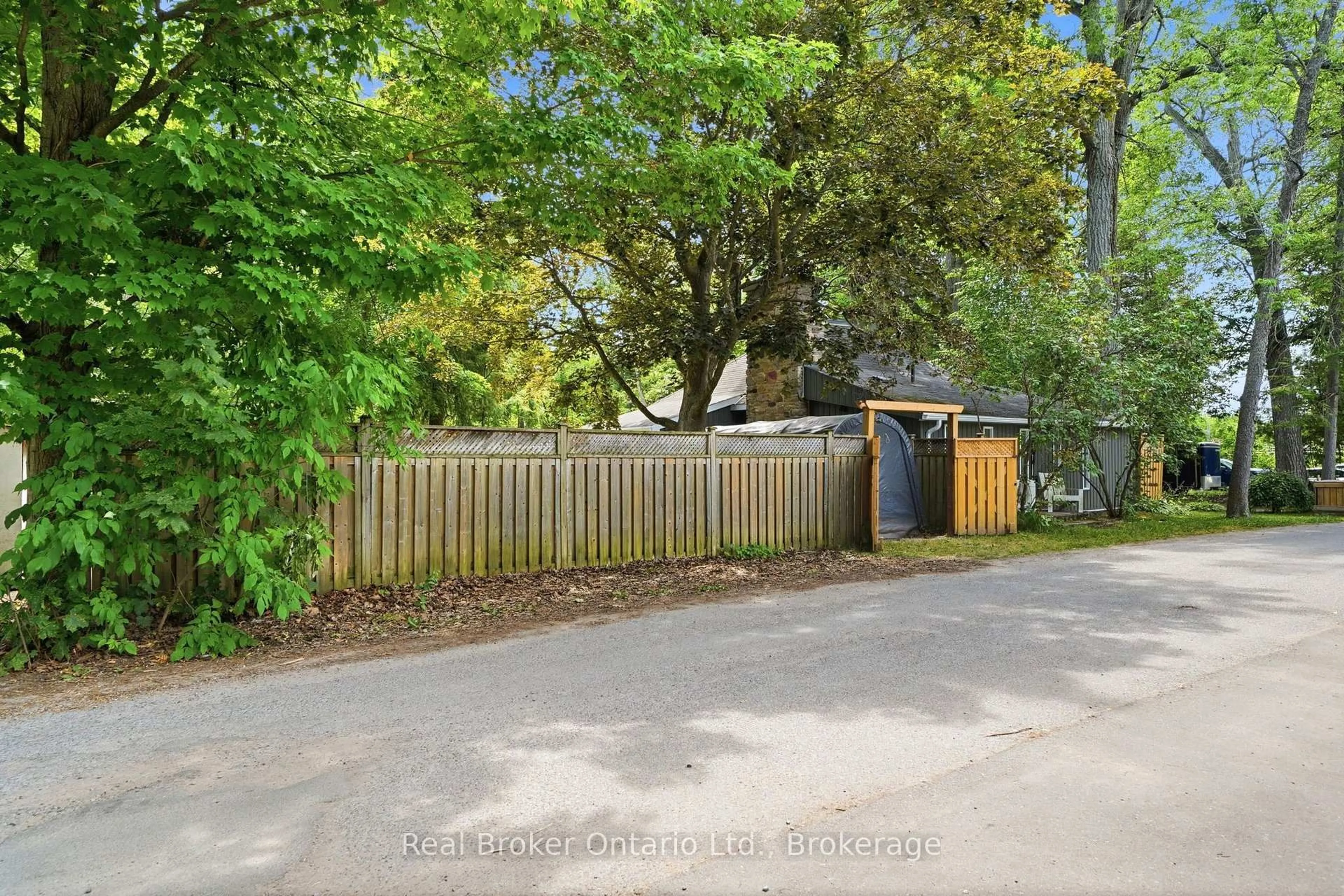 A pic from outside/outdoor area/front of a property/back of a property/a pic from drone, street for 1 JANICE Dr, Kawartha Lakes Ontario K9V 4R6