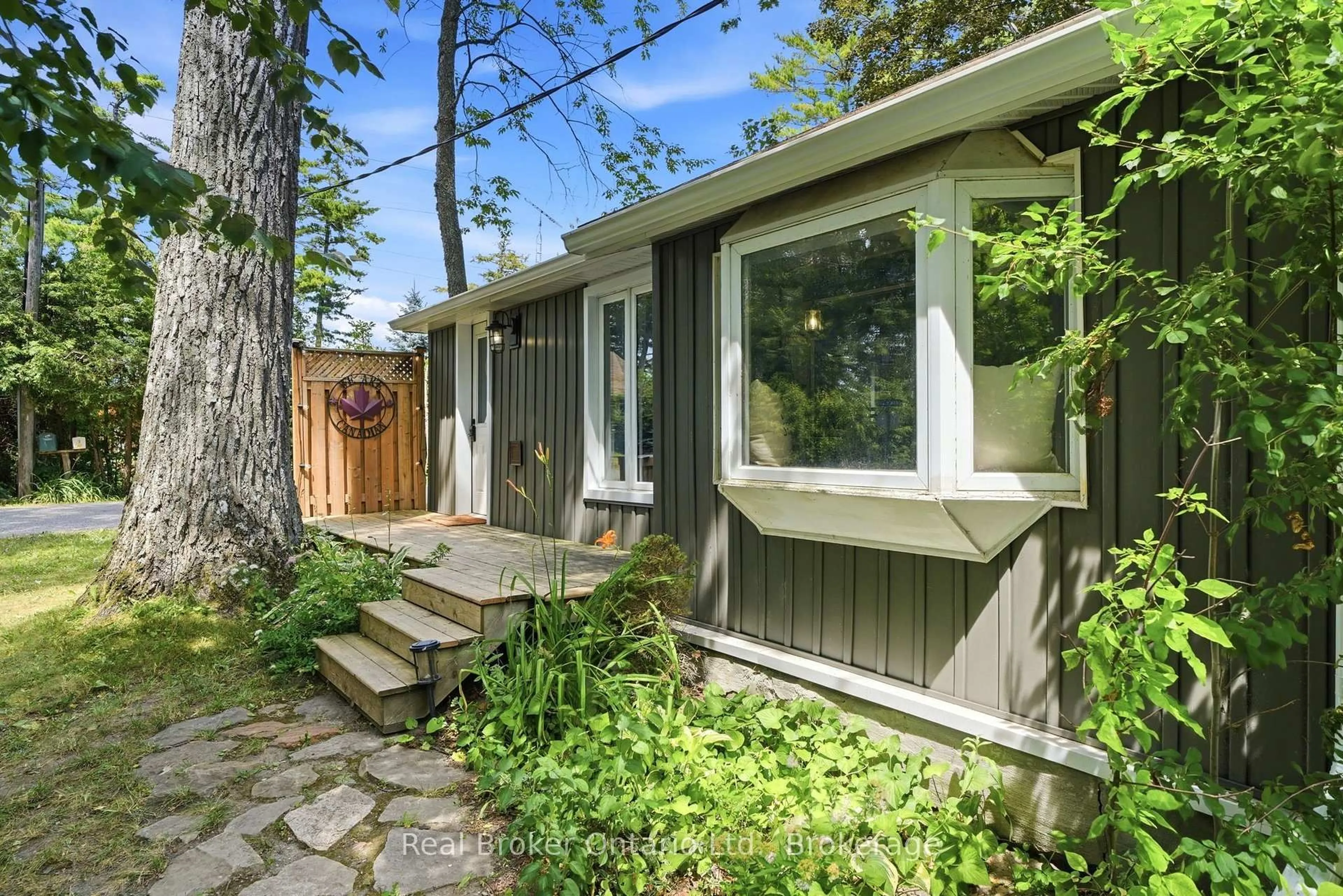 Patio, unknown for 1 JANICE Dr, Kawartha Lakes Ontario K9V 4R6