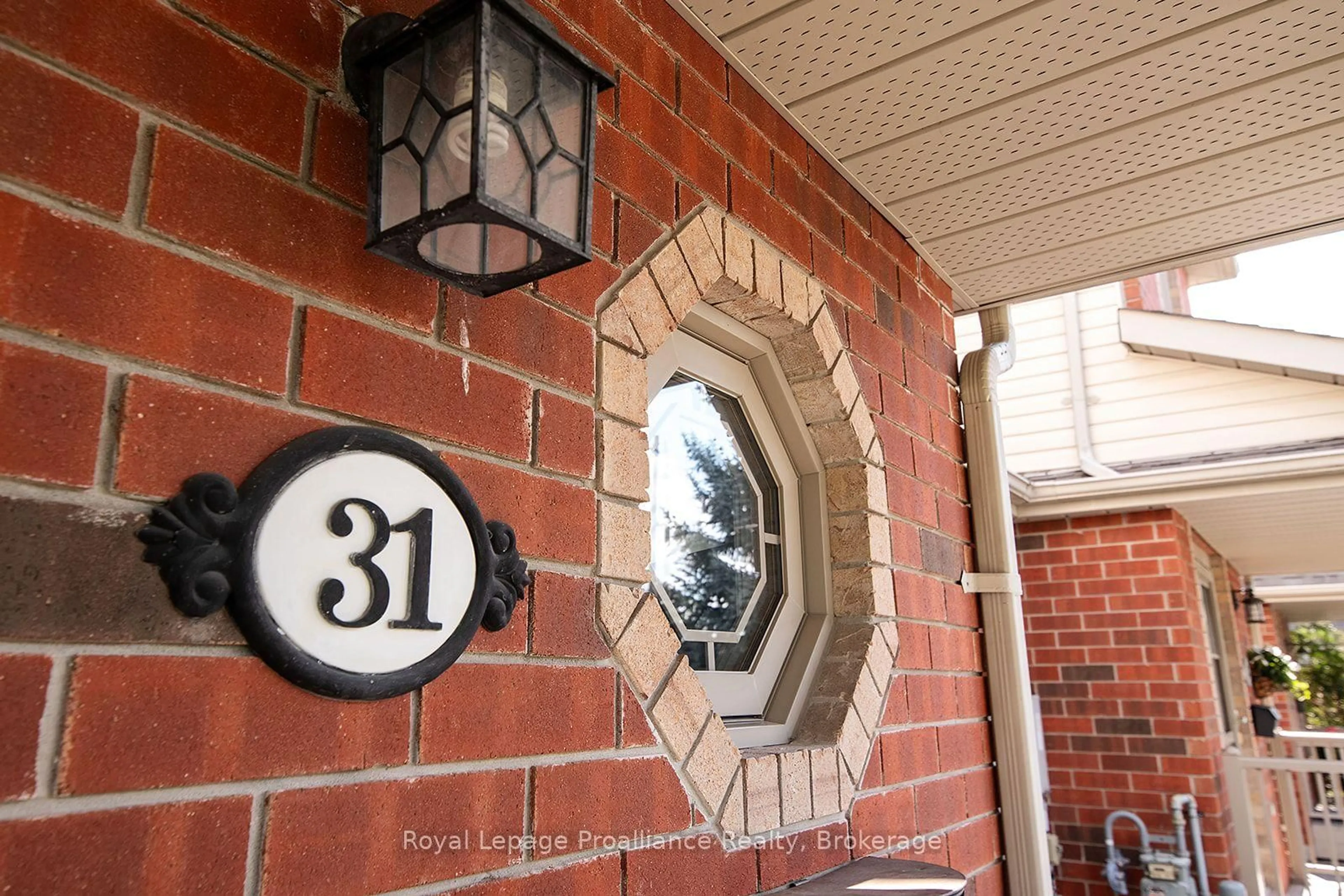 Unknown for 31 Hawthorn St, Belleville Ontario K8P 5M6
