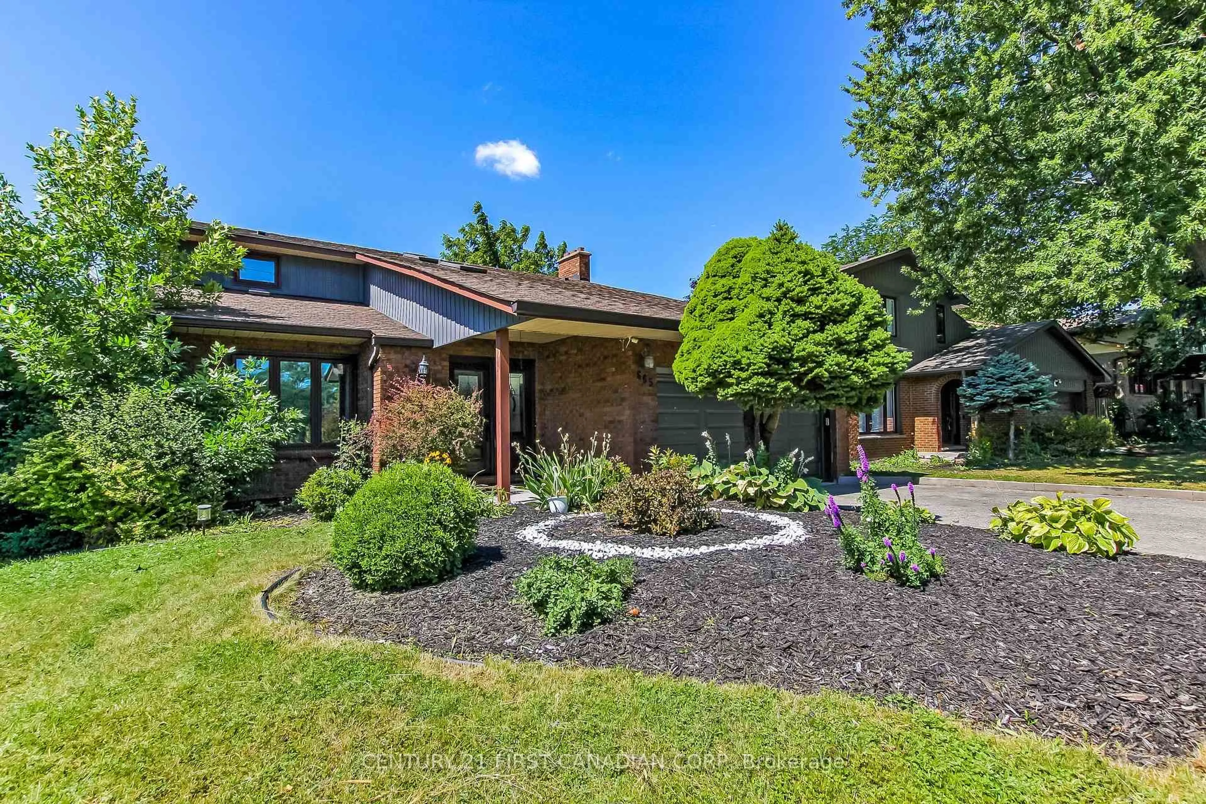 Home with brick exterior material, unknown for 665 Upper Queen St, London South Ontario N6C 5C3