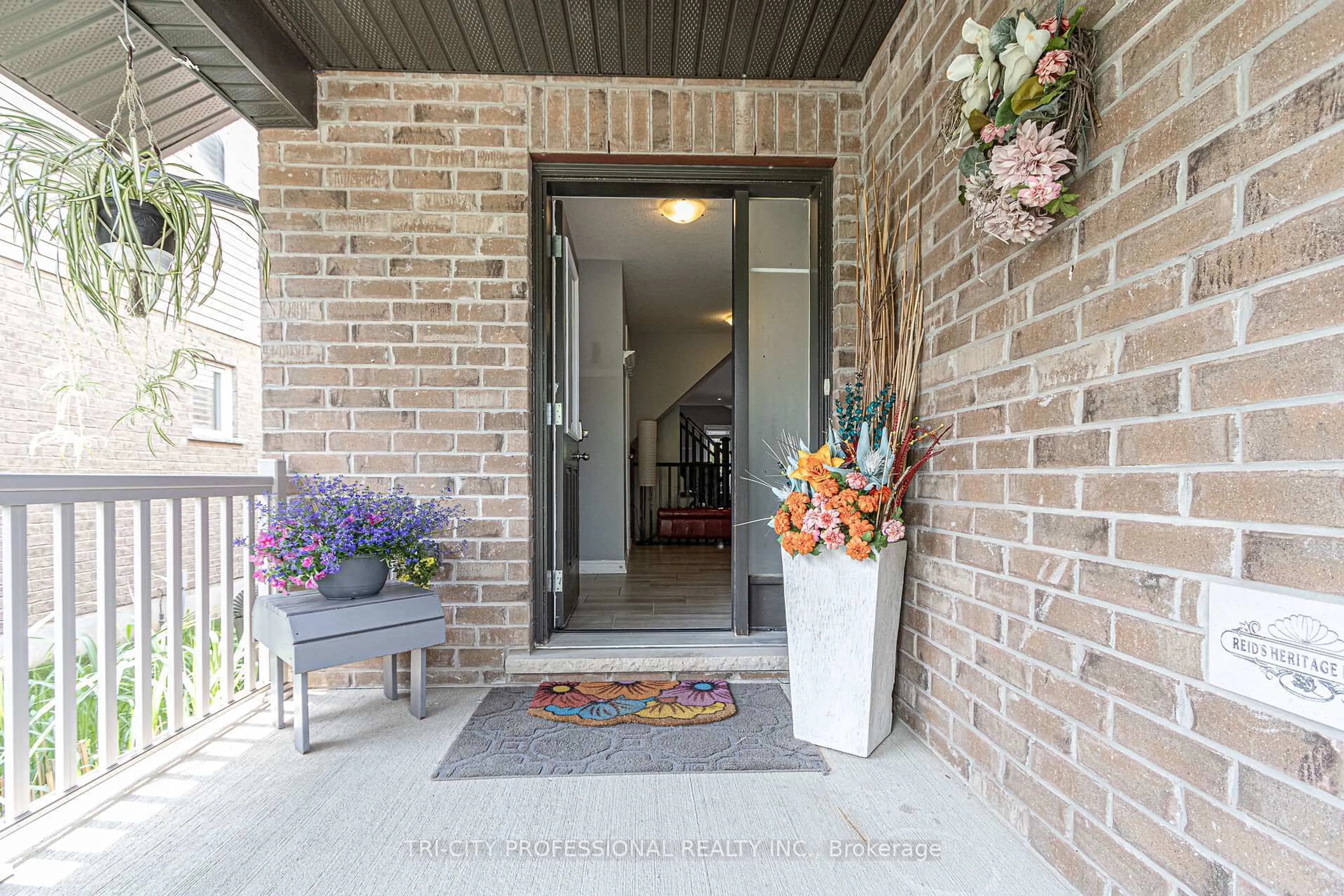 Indoor entryway for 53 Aberdeen St, Centre Wellington Ontario N1M 0C1
