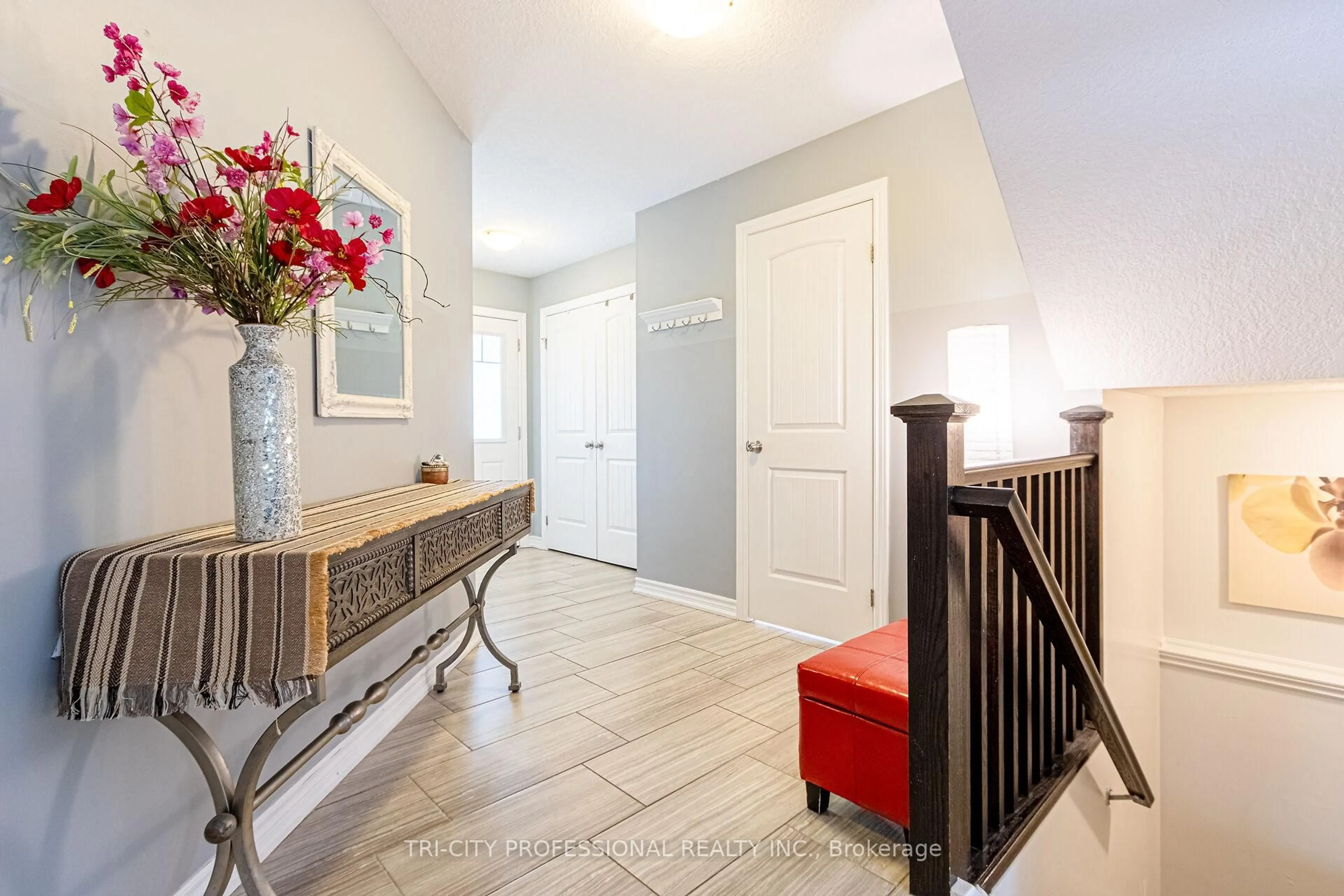 Indoor entryway for 53 Aberdeen St, Centre Wellington Ontario N1M 0C1