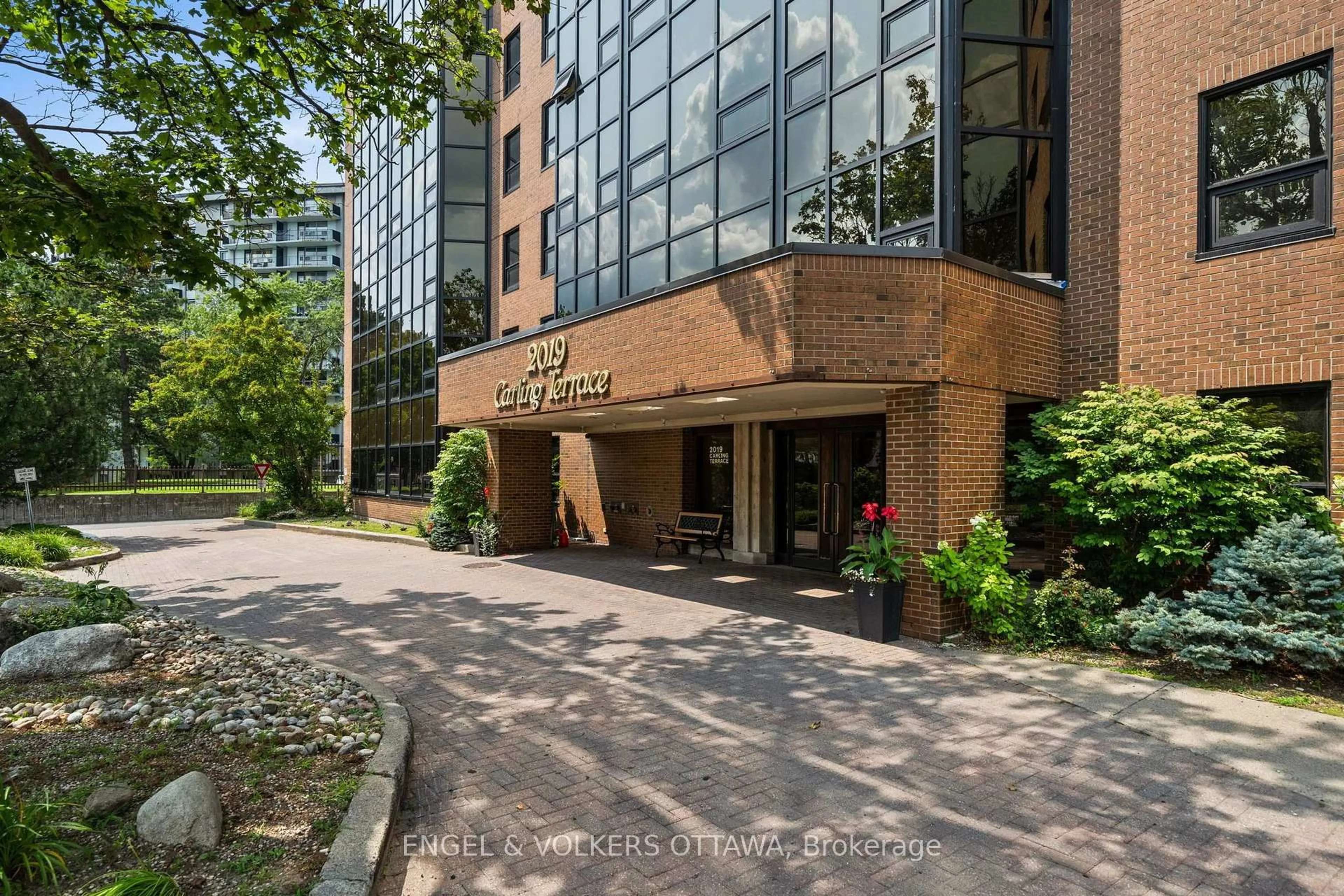 Indoor foyer for 2019 Carling Ave #104, Ottawa Ontario K2A 4A2