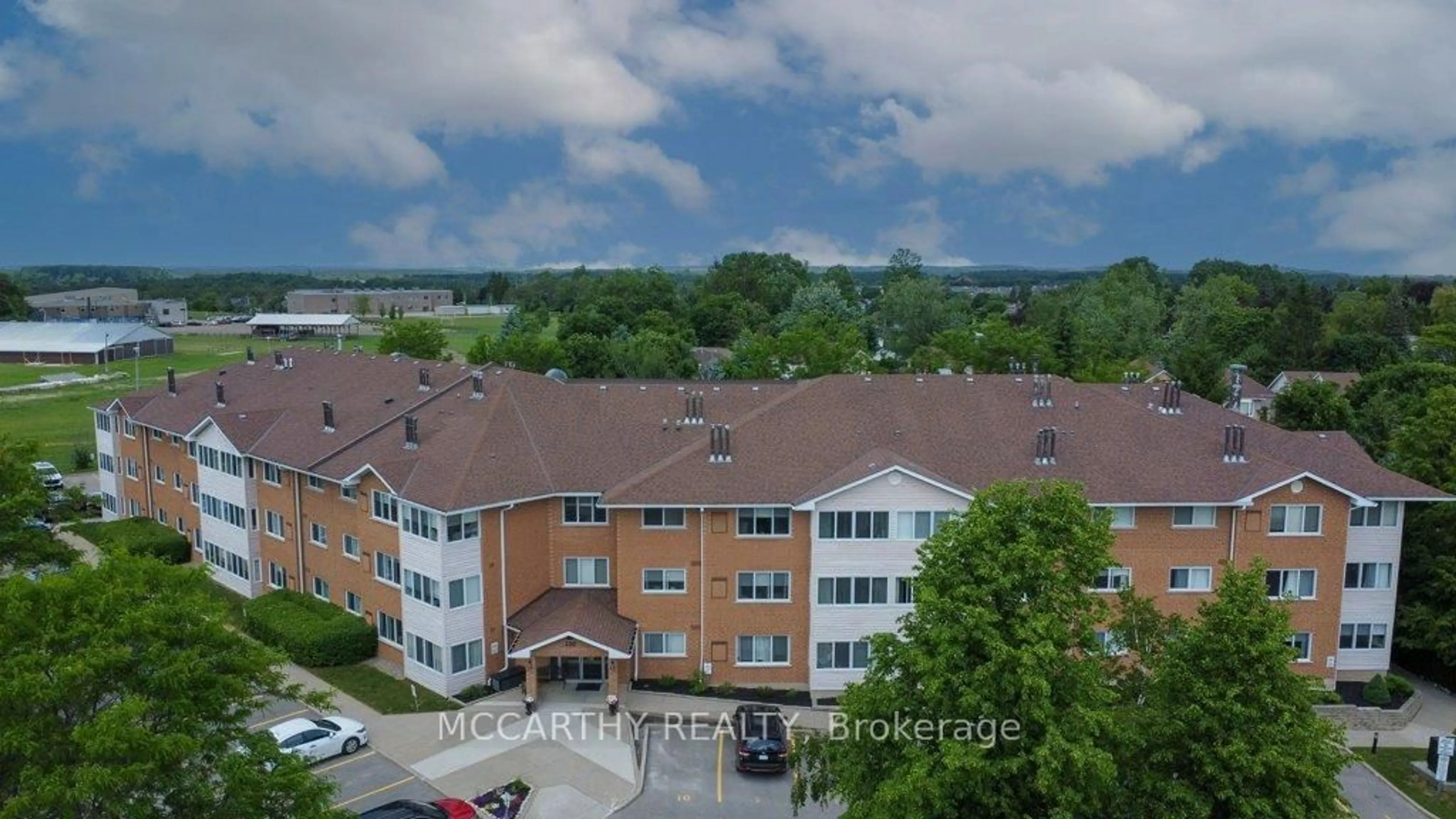 A pic from outside/outdoor area/front of a property/back of a property/a pic from drone, building for 250 Robert St #300, Shelburne Ontario L9V 3P9