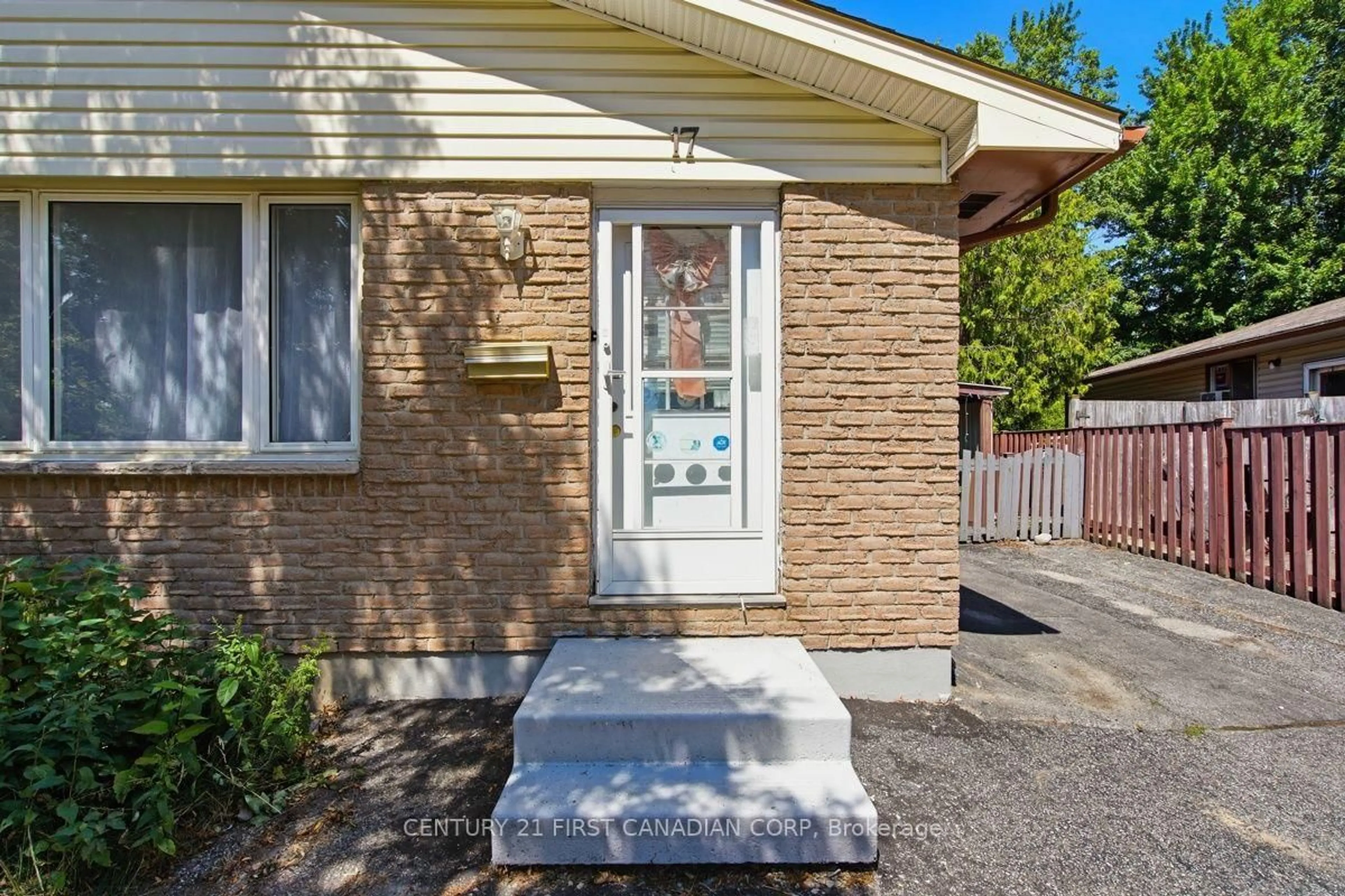 Unknown for 17 Edgemere Cres, London South Ontario N5Z 4M6