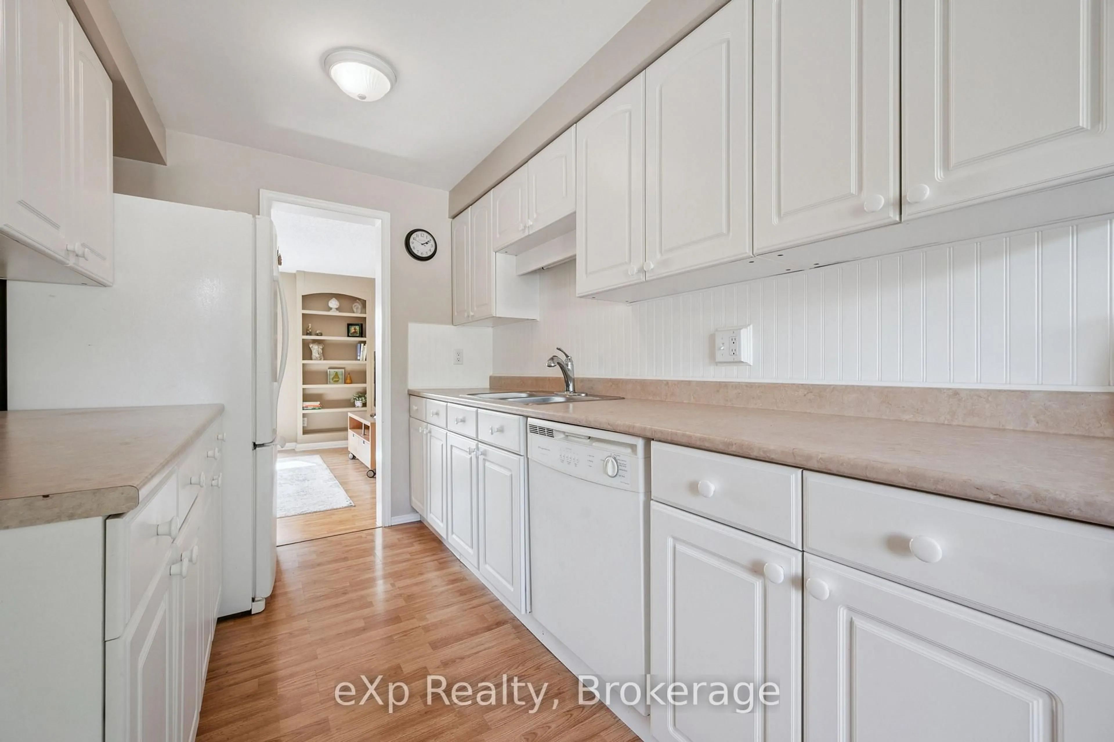 Standard kitchen, unknown for 40 Silvercreek Pkwy #44, Guelph Ontario N1H 7X5