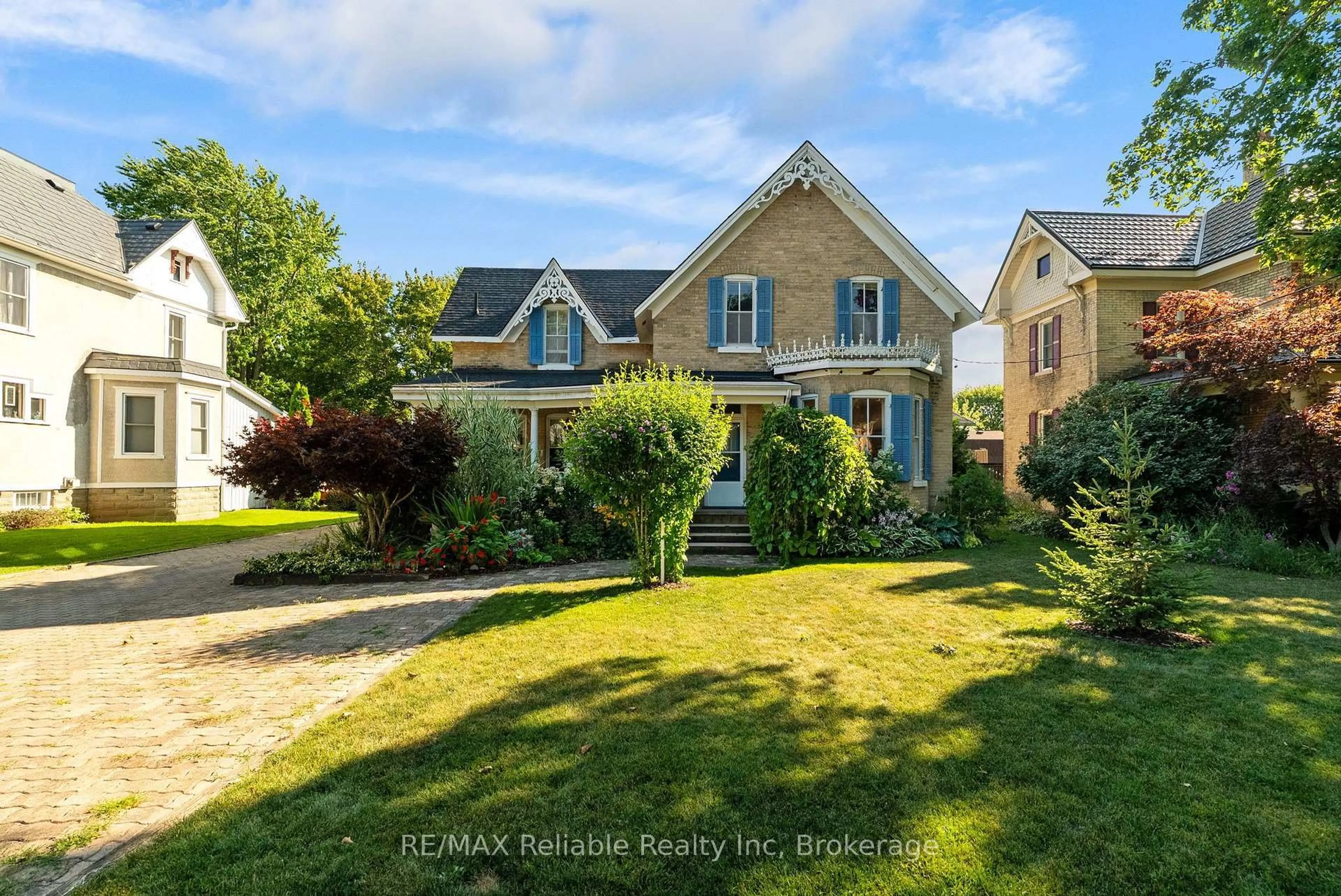 A pic from outside/outdoor area/front of a property/back of a property/a pic from drone, water/lake/river/ocean view for 111 John St, Huron East Ontario N0K 1W0