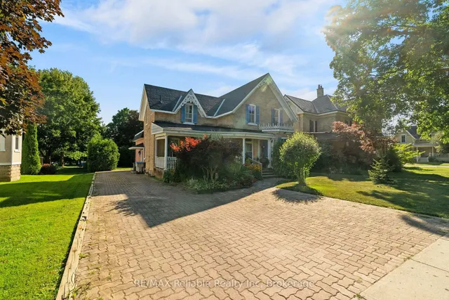 111 John St, Huron East 2