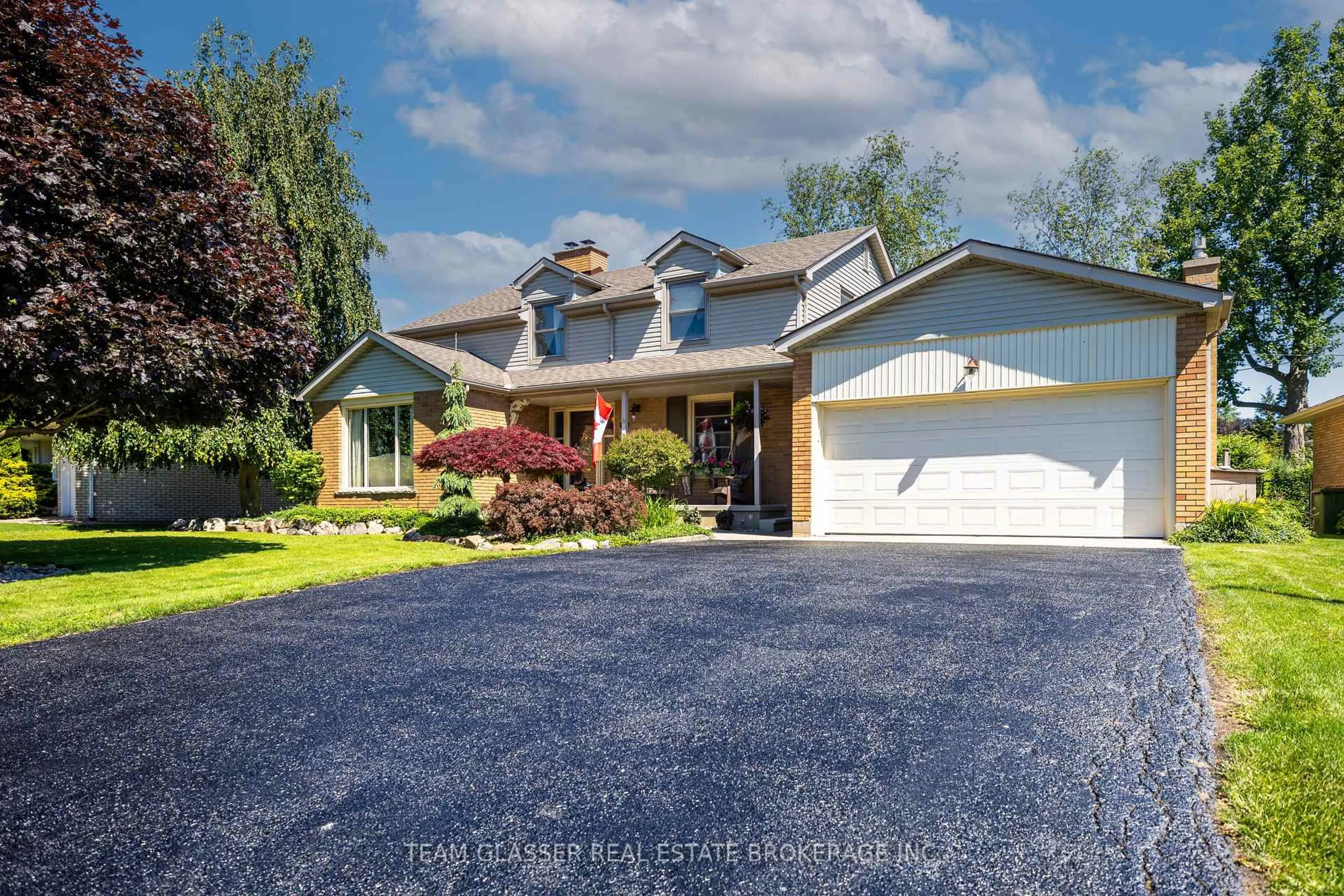 Home with vinyl exterior material, street for 20 Parkview Dr, St. Thomas Ontario N5R 4B6