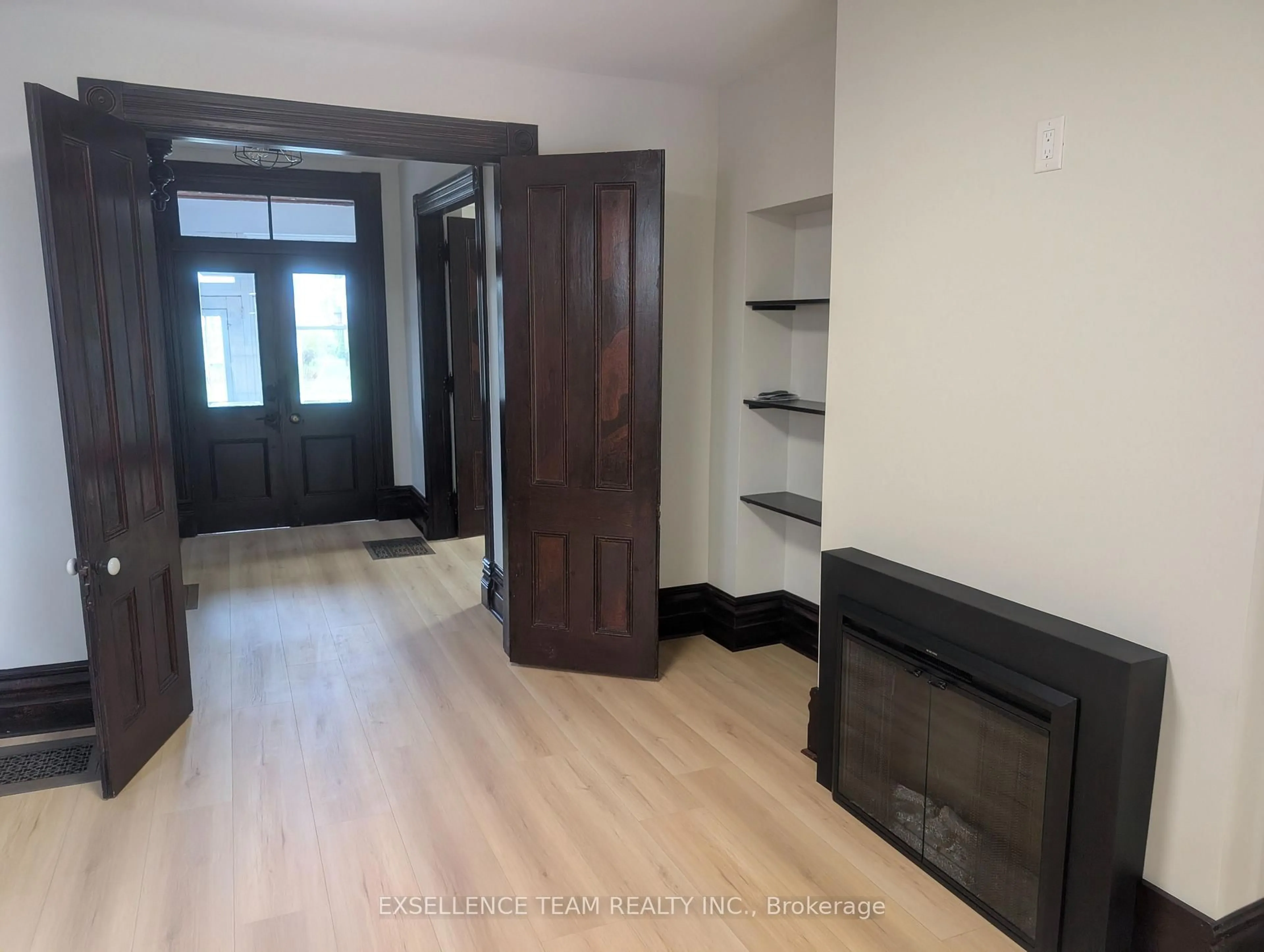 Unknown for 241 Sydney St, Cornwall Ontario K6H 3H3
